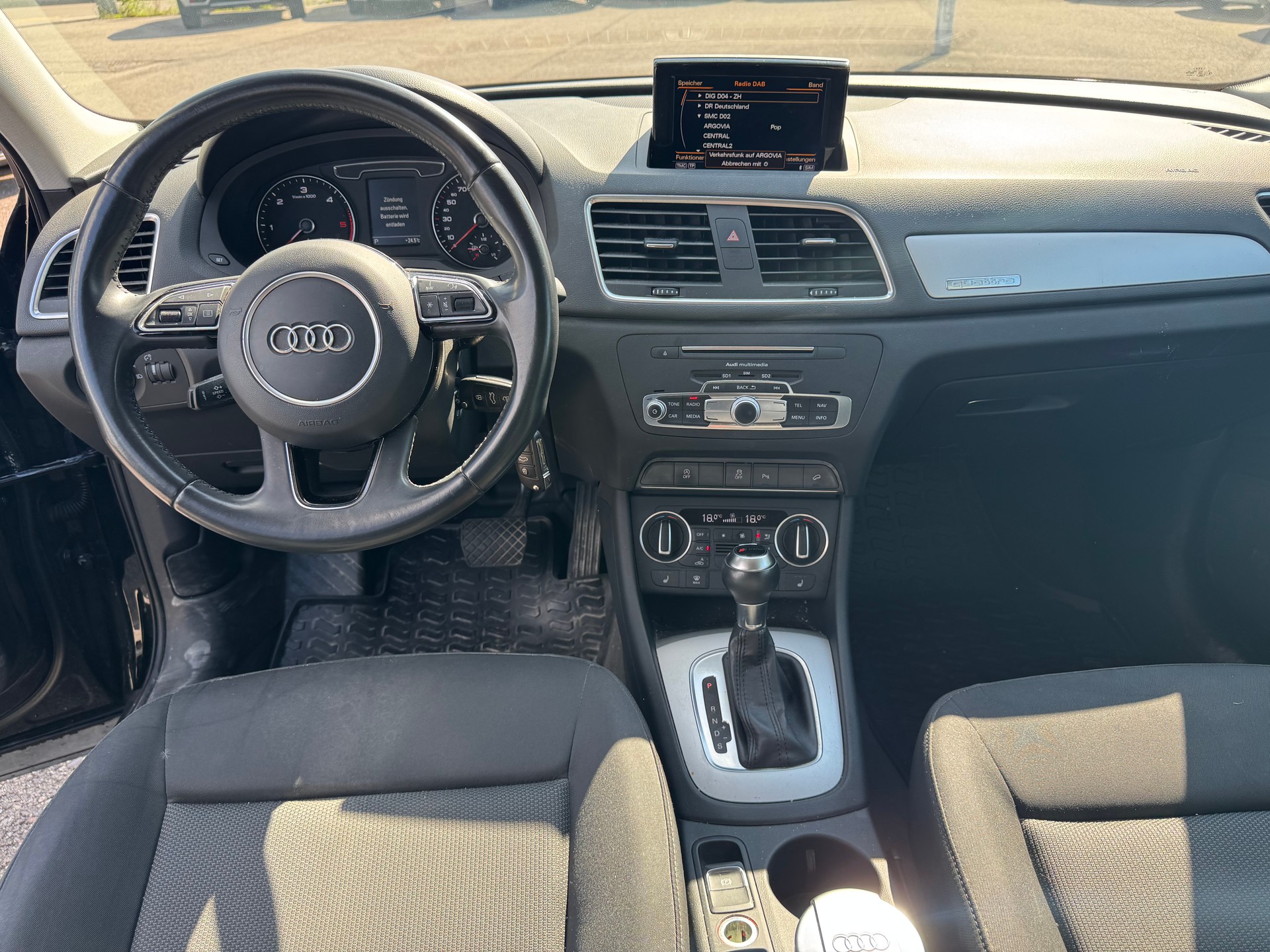 AUDI Q3 2.0 TDI quattro S-tronic-image-4