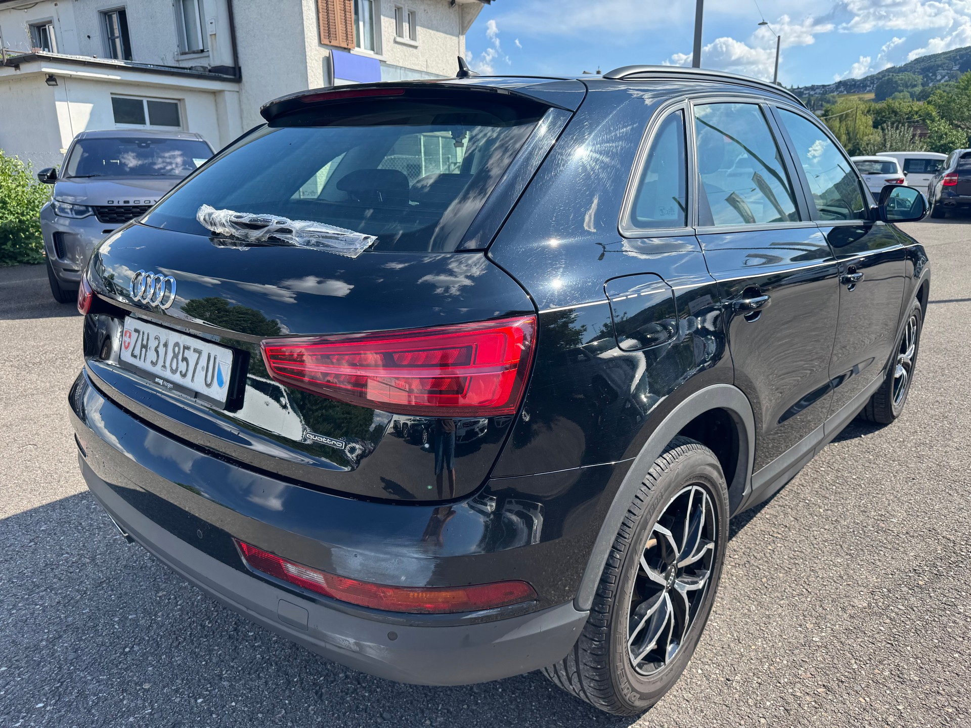 AUDI Q3 2.0 TDI quattro S-tronic-image-1