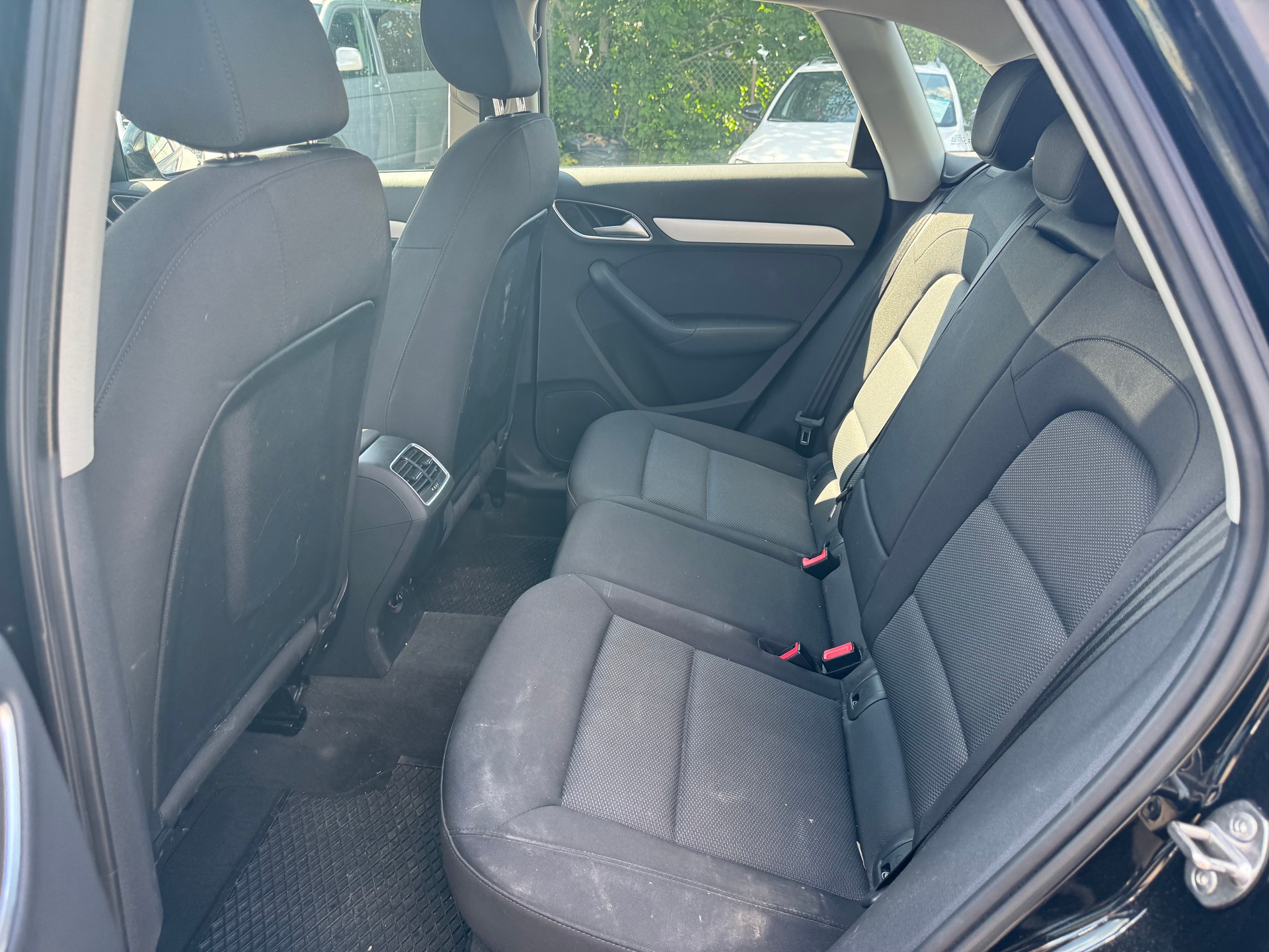 AUDI Q3 2.0 TDI quattro S-tronic-image-9