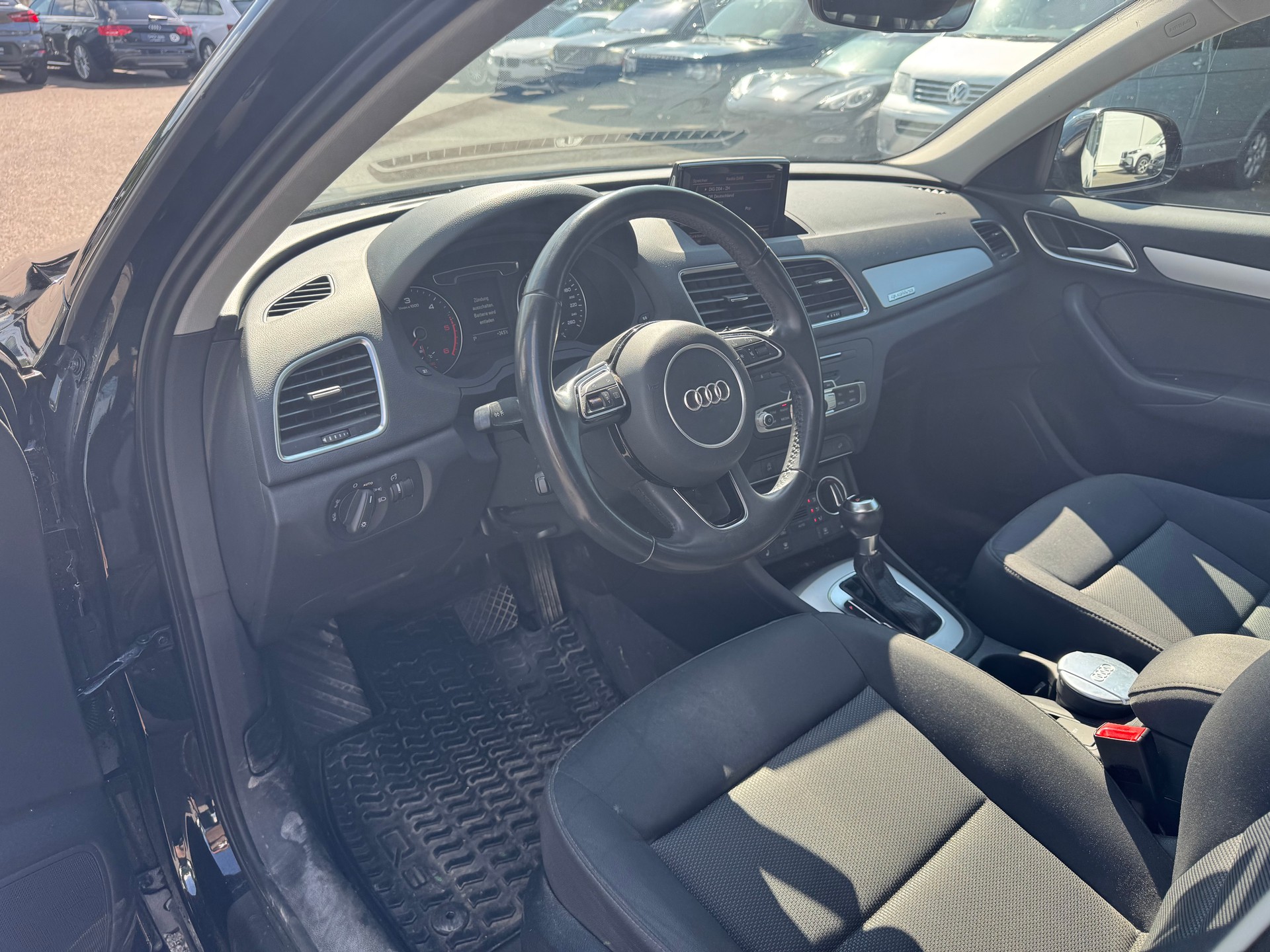AUDI Q3 2.0 TDI quattro S-tronic-image-5