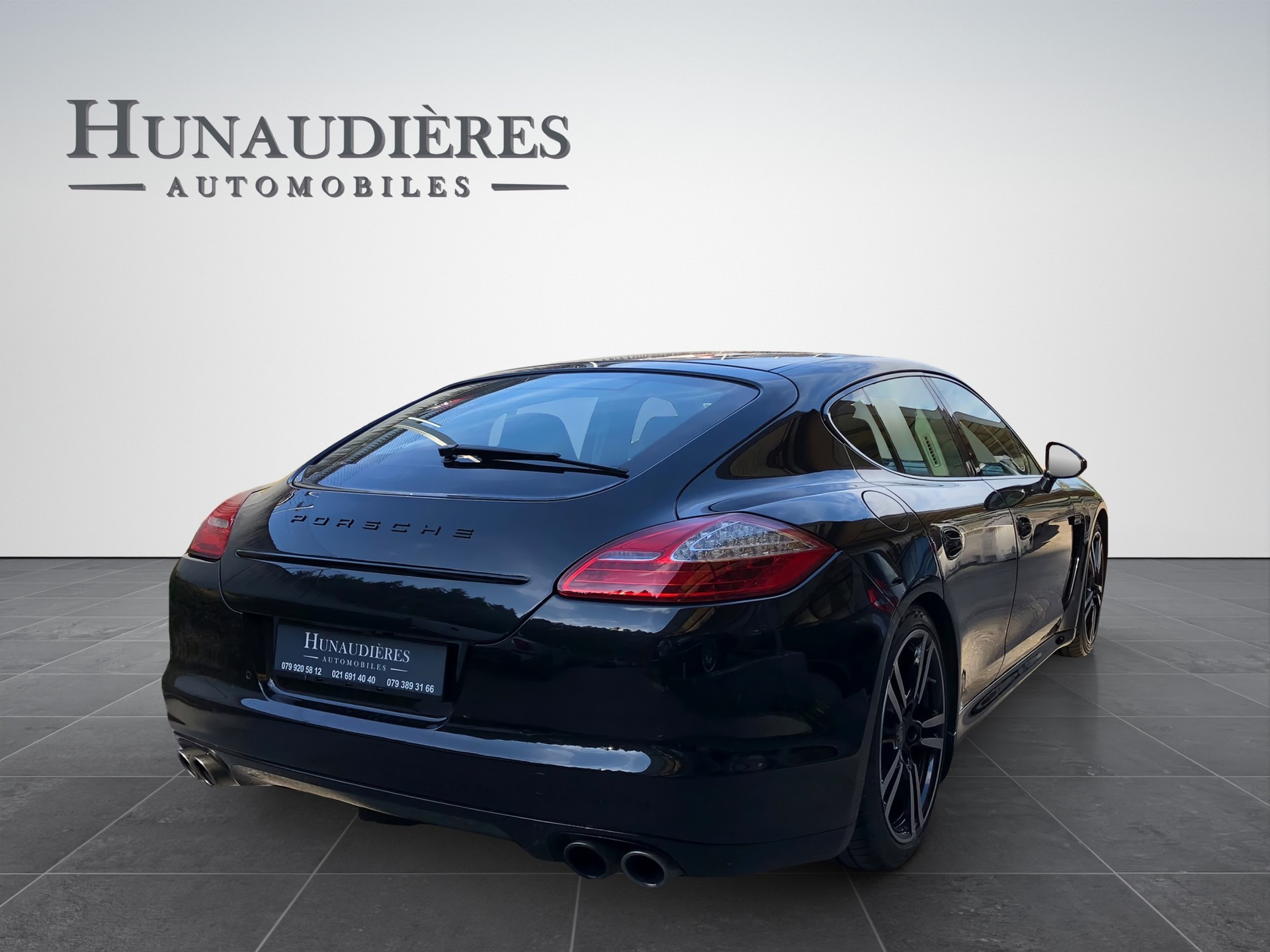 PORSCHE Panamera S Hybrid-image-1
