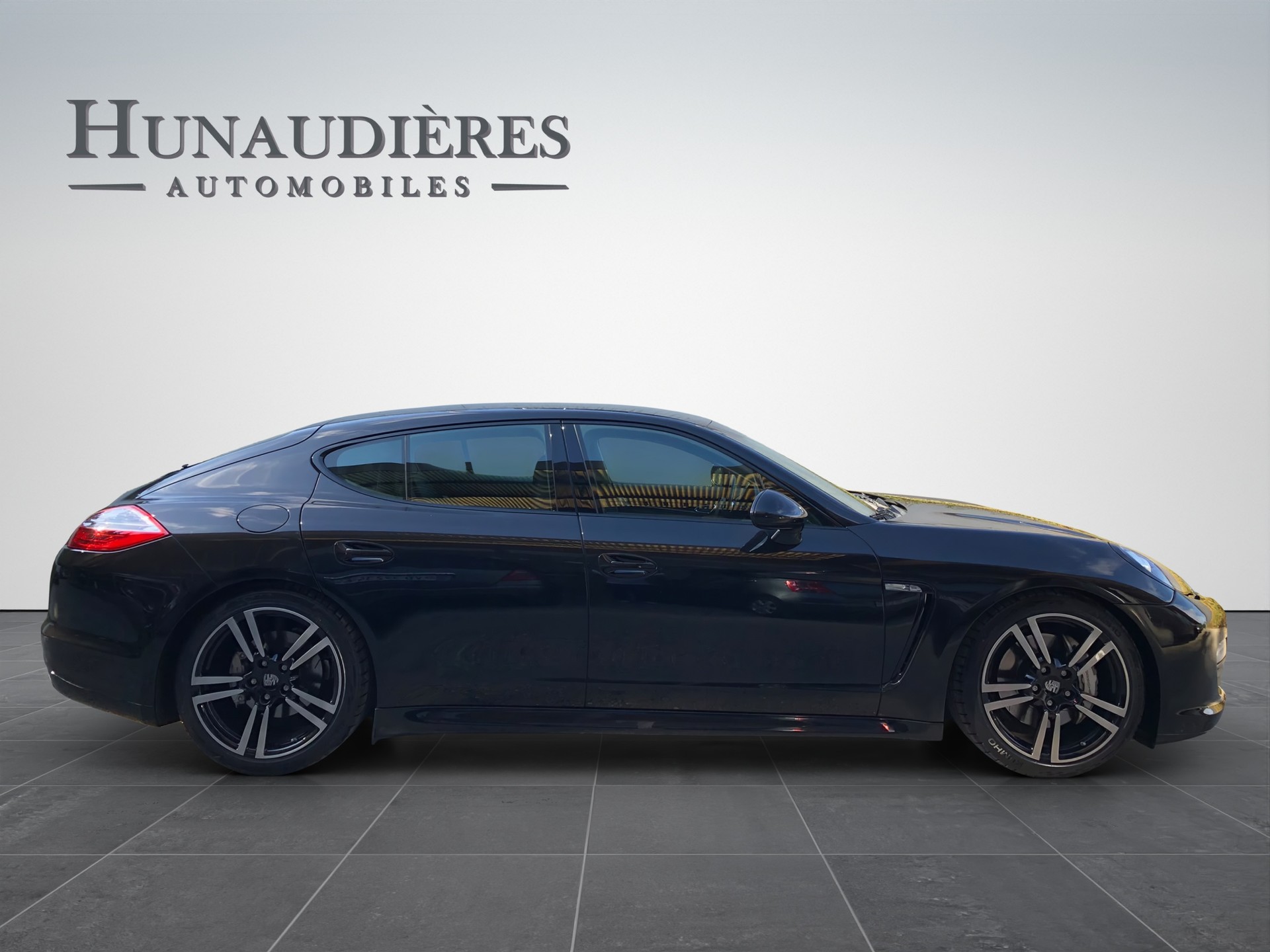 PORSCHE Panamera S Hybrid-image-13