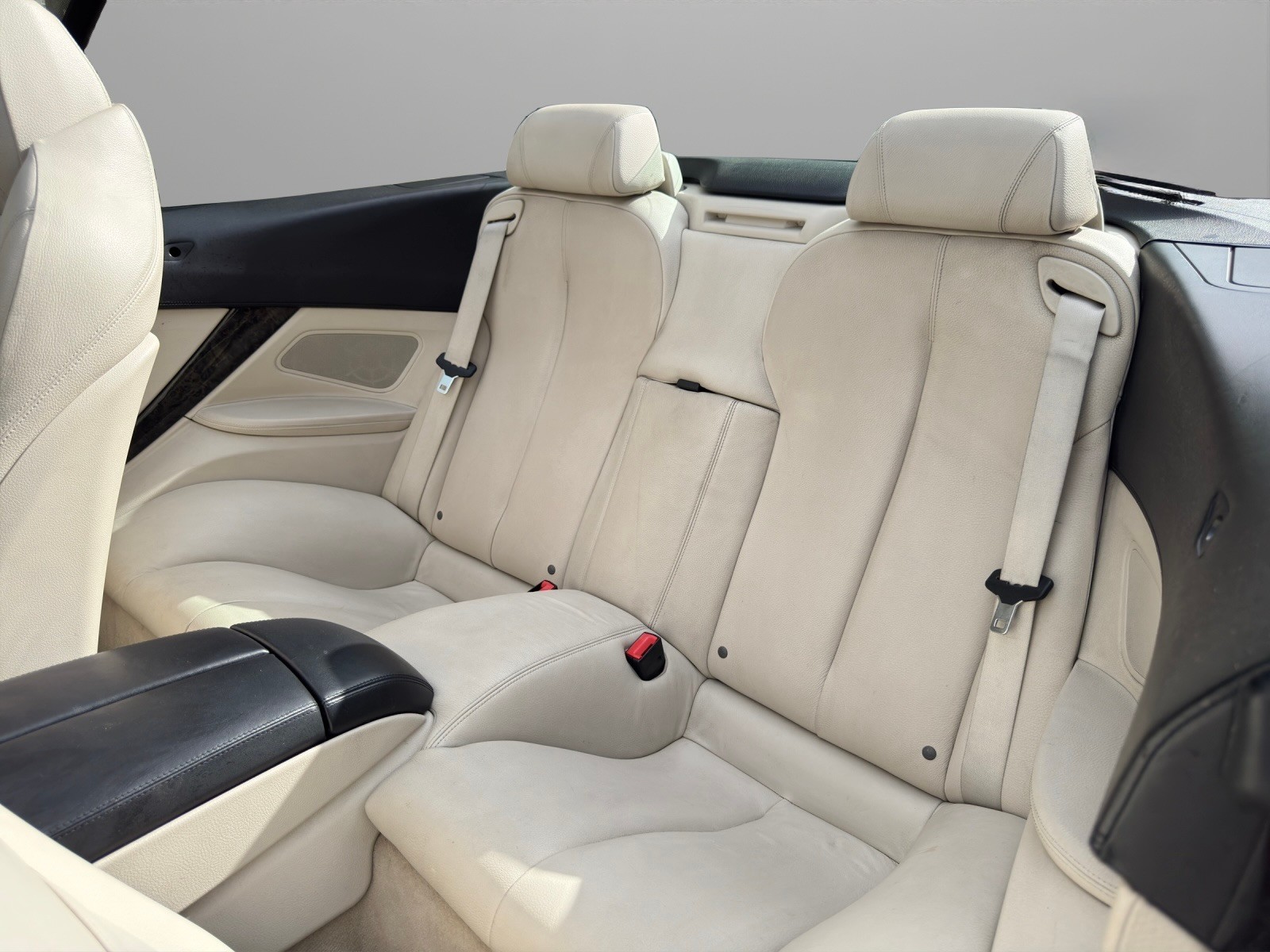 BMW 640i Cabrio-image-10