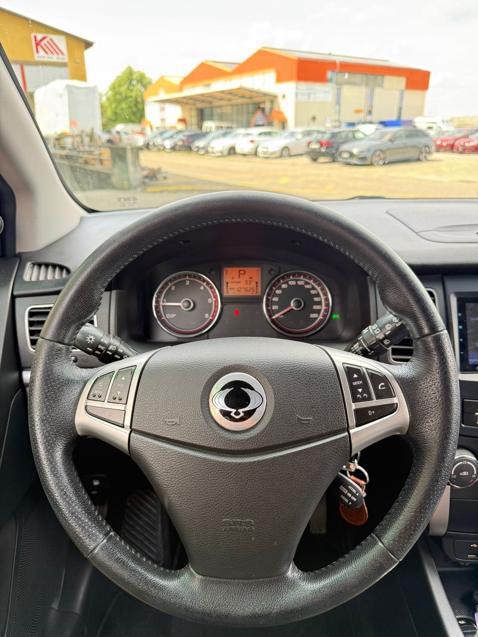 KGM-SsangYong Korando 2.0 e-XDI Quartz 4WD Automatic-image-13