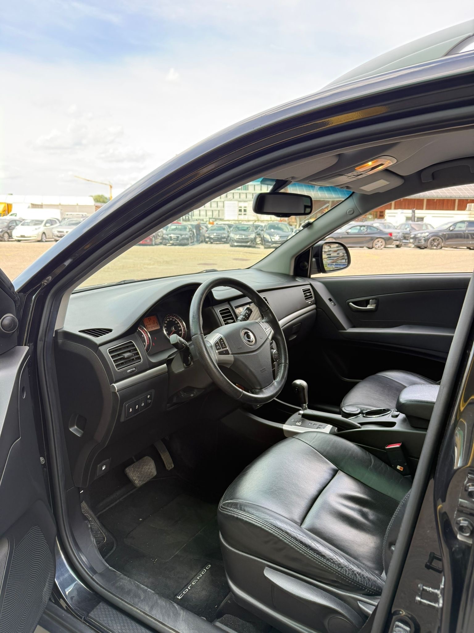 KGM-SsangYong Korando 2.0 e-XDI Quartz 4WD Automatic-image-8
