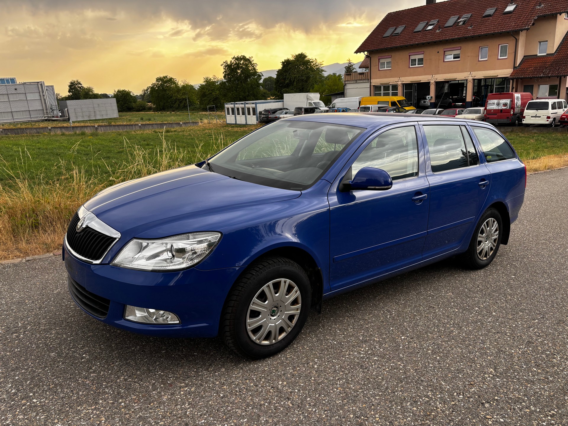 SKODA Octavia Combi 1.9 TDI Swiss Adventure 4x4-image-1