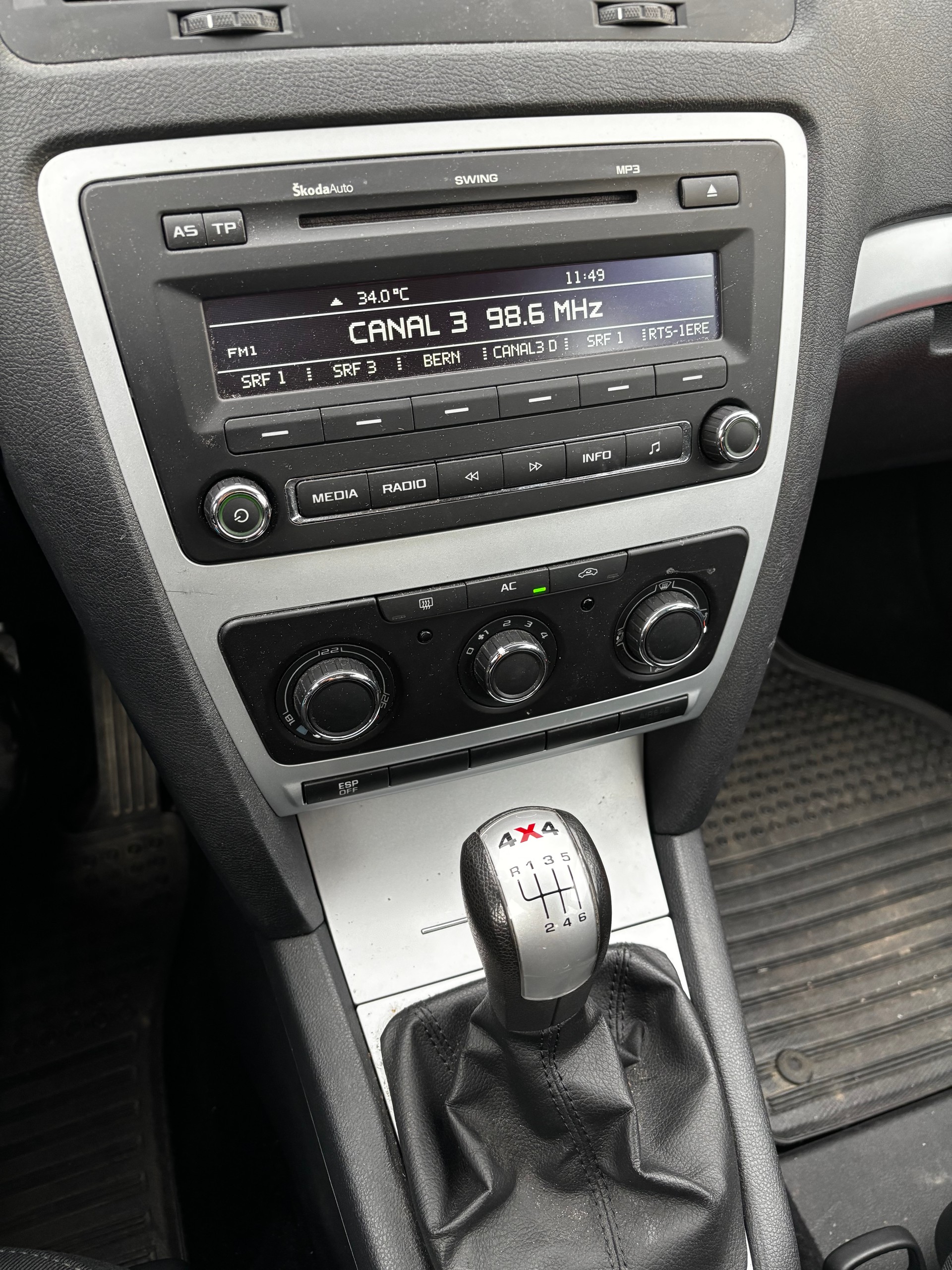 SKODA Octavia Combi 1.9 TDI Swiss Adventure 4x4-image-11