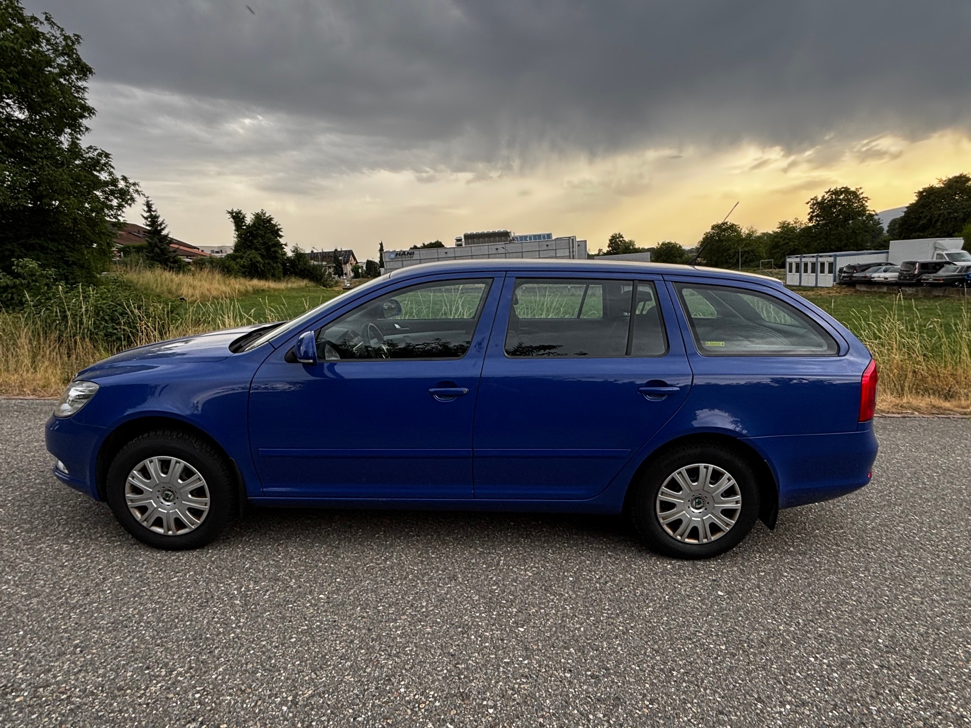 SKODA Octavia Combi 1.9 TDI Swiss Adventure 4x4-image-3