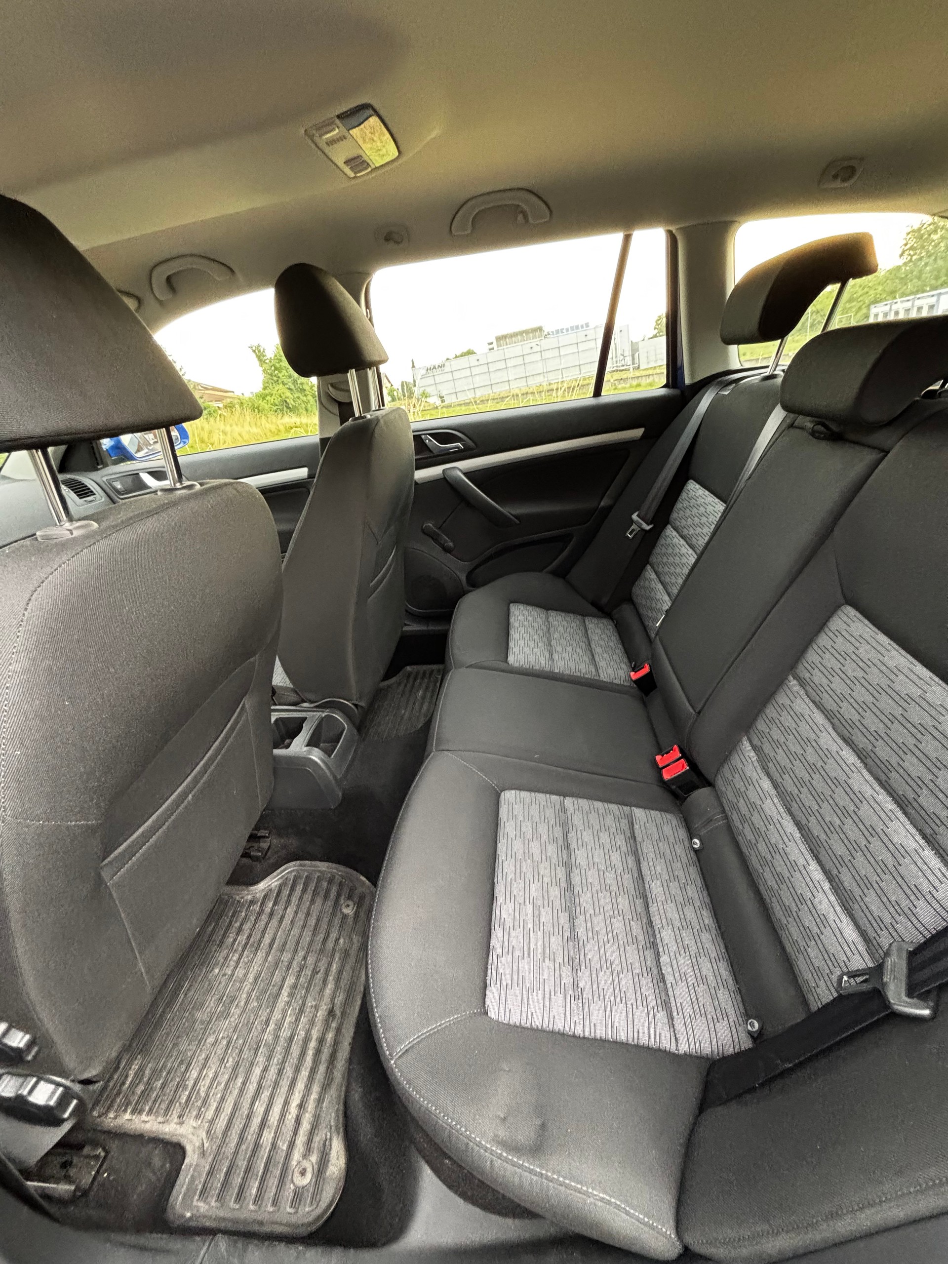 SKODA Octavia Combi 1.9 TDI Swiss Adventure 4x4-image-12