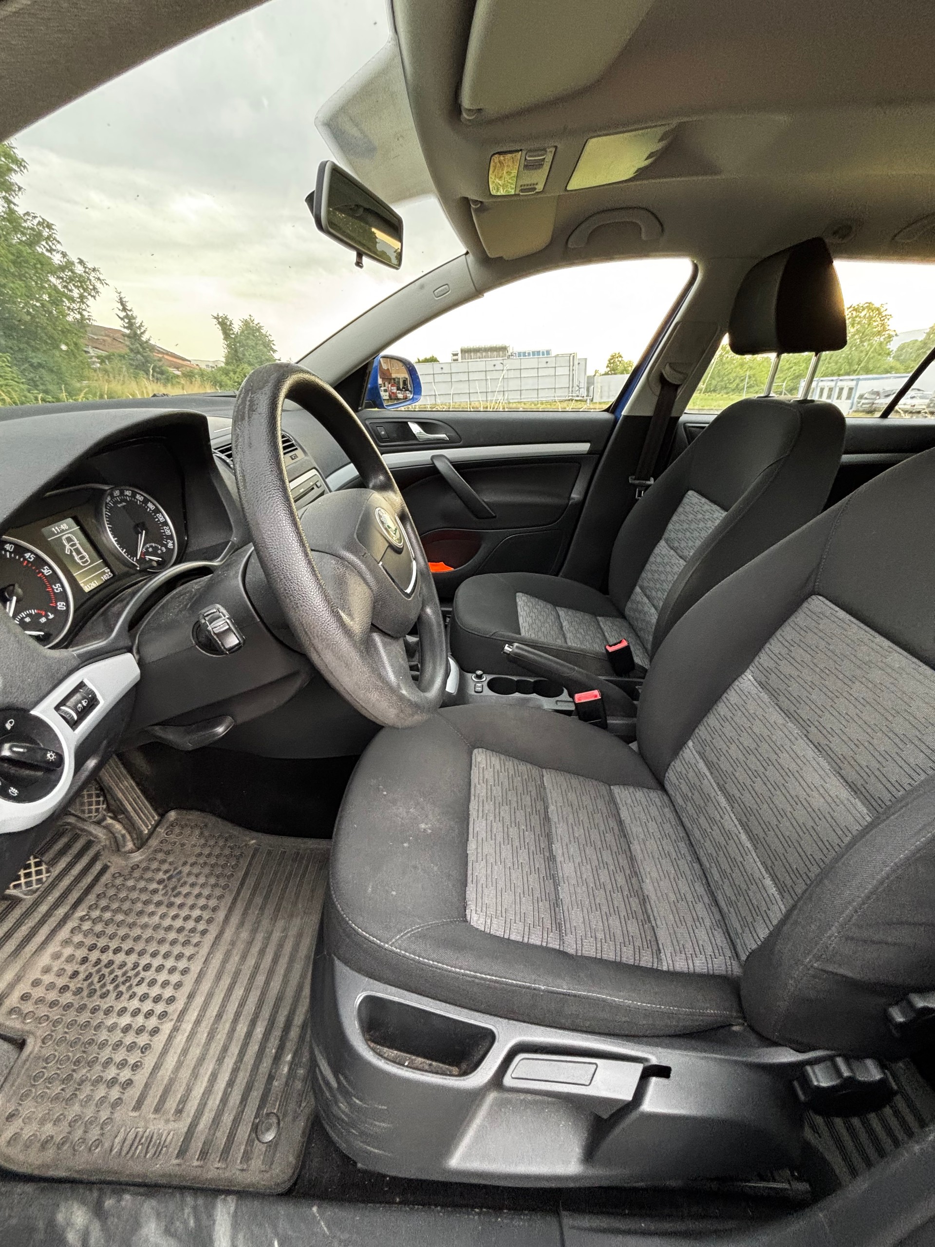SKODA Octavia Combi 1.9 TDI Swiss Adventure 4x4-image-8