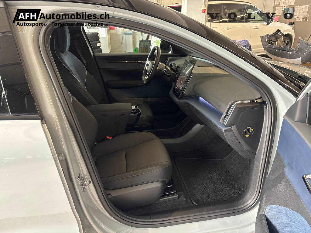 VOLVO EX 30 E60 Plus-image-9