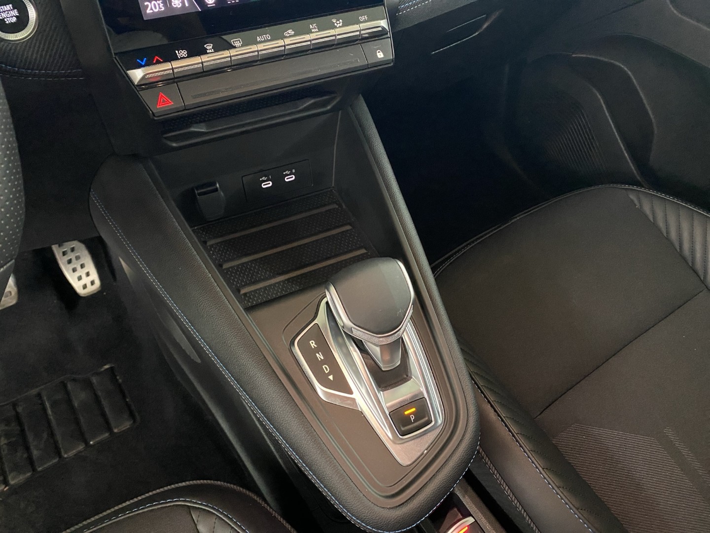 RENAULT Captur 1.3 TCe Esprit Alpine EDC-image-10
