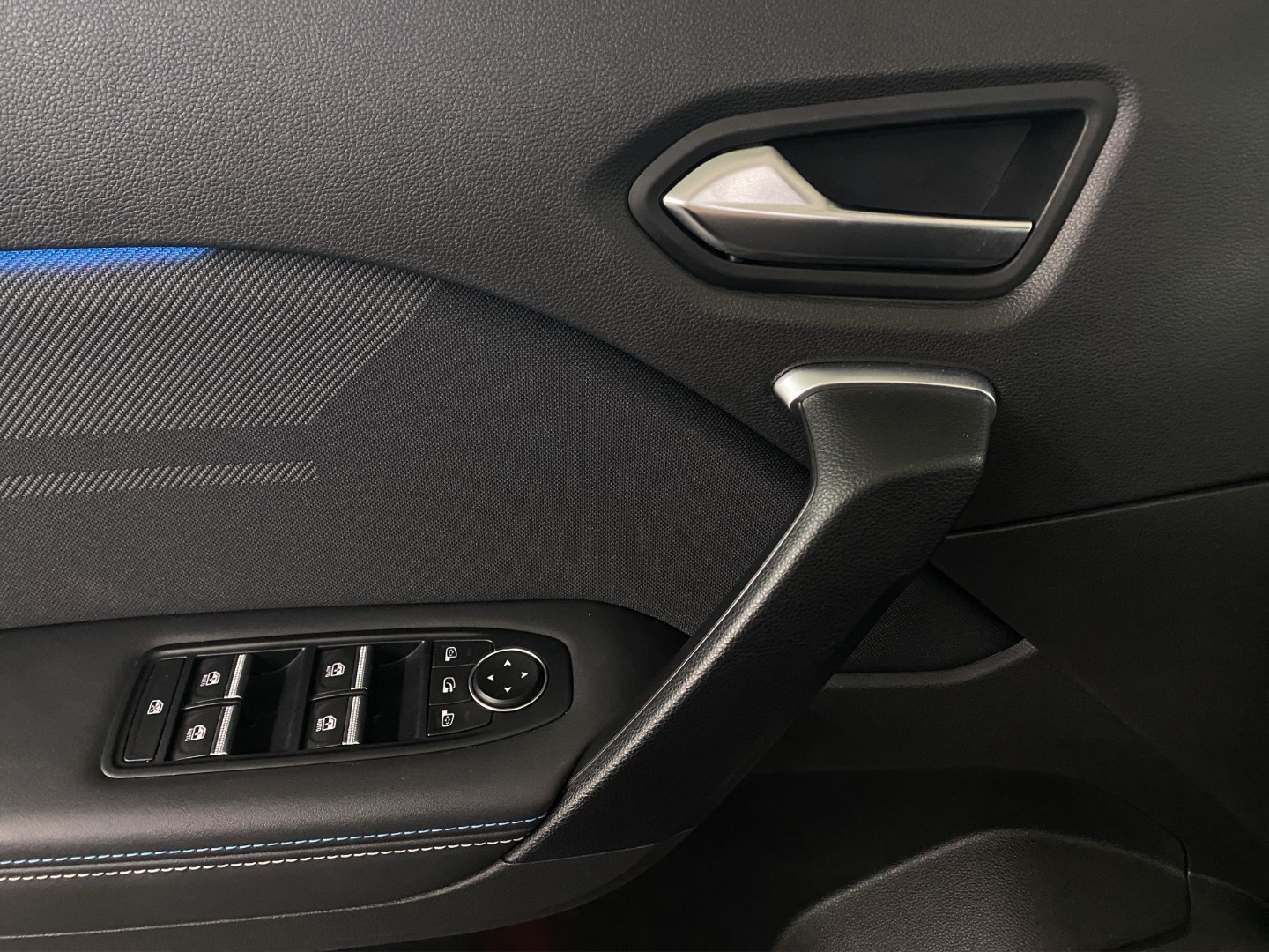 RENAULT Captur 1.3 TCe Esprit Alpine EDC-image-13