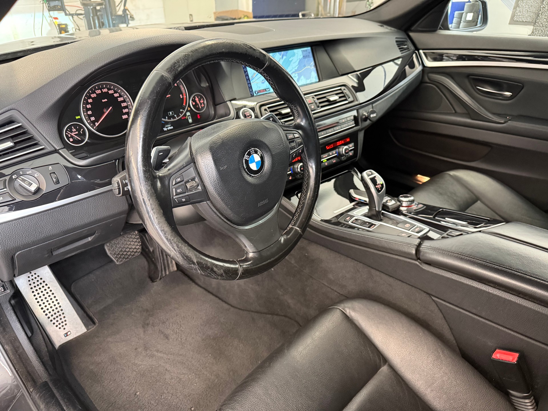 BMW 530d Touring Steptronic-image-12