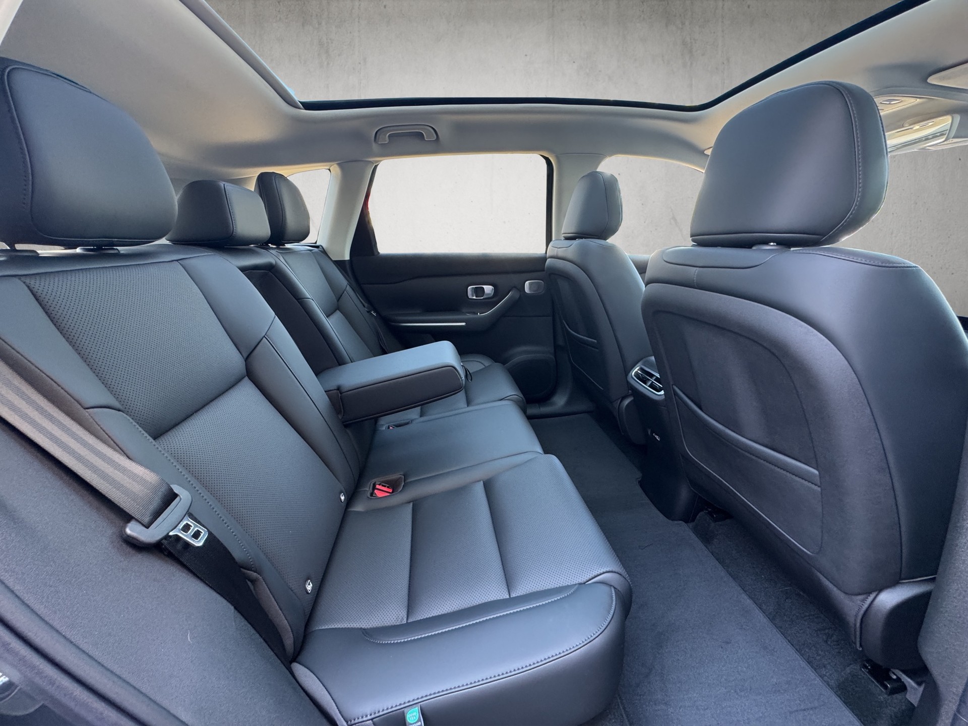 LEAPMOTOR C10 EV AWD-image-11
