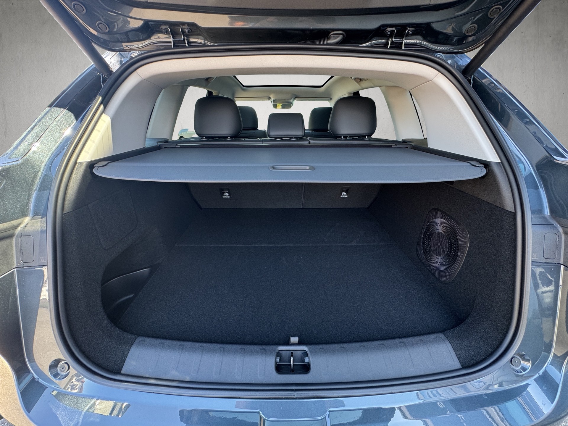 LEAPMOTOR C10 EV AWD-image-8