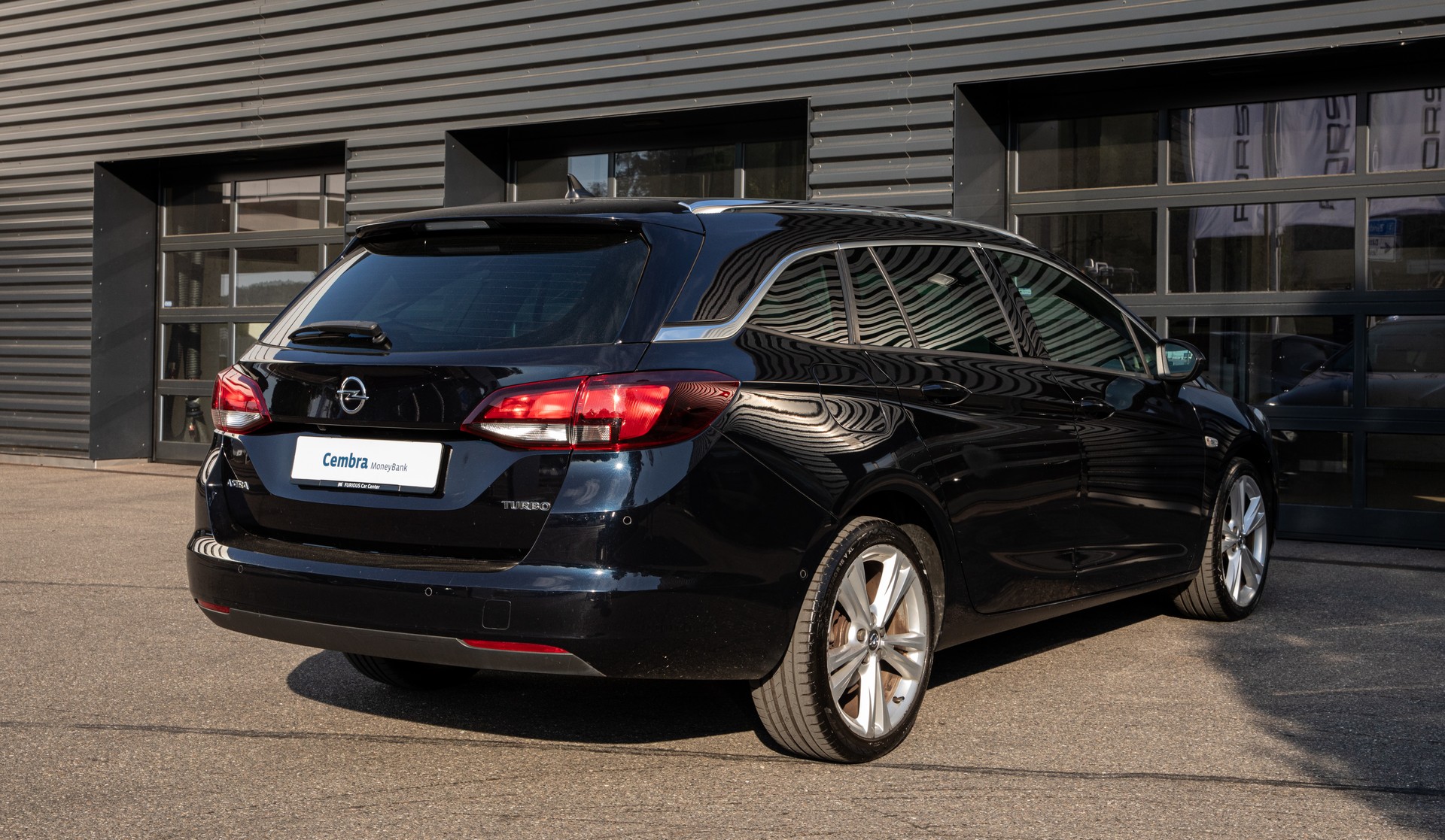 OPEL Astra Sports Tourer 1.4i Turbo Dynamic Automatic-image-4