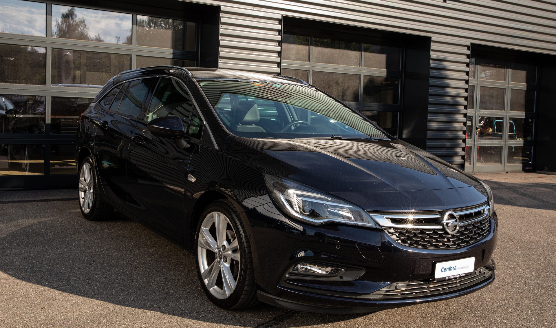 OPEL Astra Sports Tourer 1.4i Turbo Dynamic Automatic-image-2