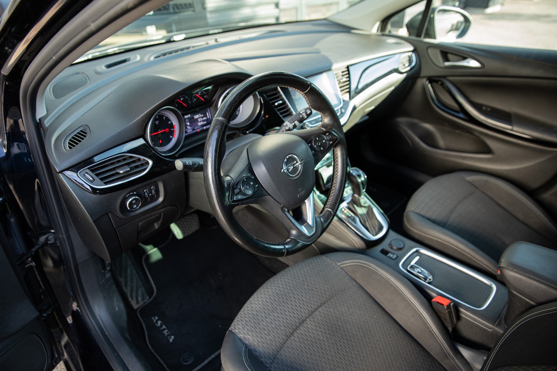 OPEL Astra Sports Tourer 1.4i Turbo Dynamic Automatic-image-9