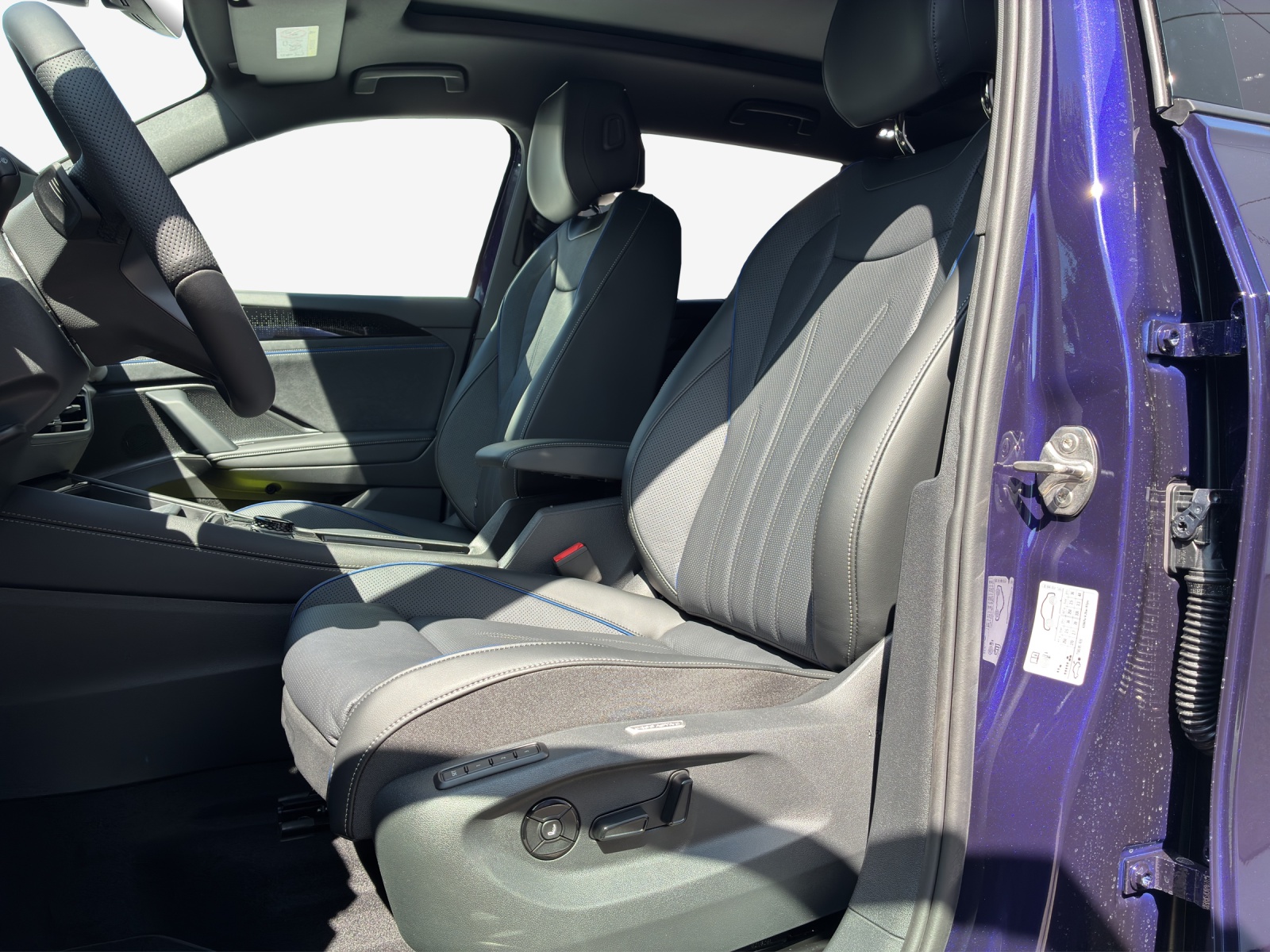 VW Tayron 2.0 TSI R-Line Plus DSG 4Motion-image-7