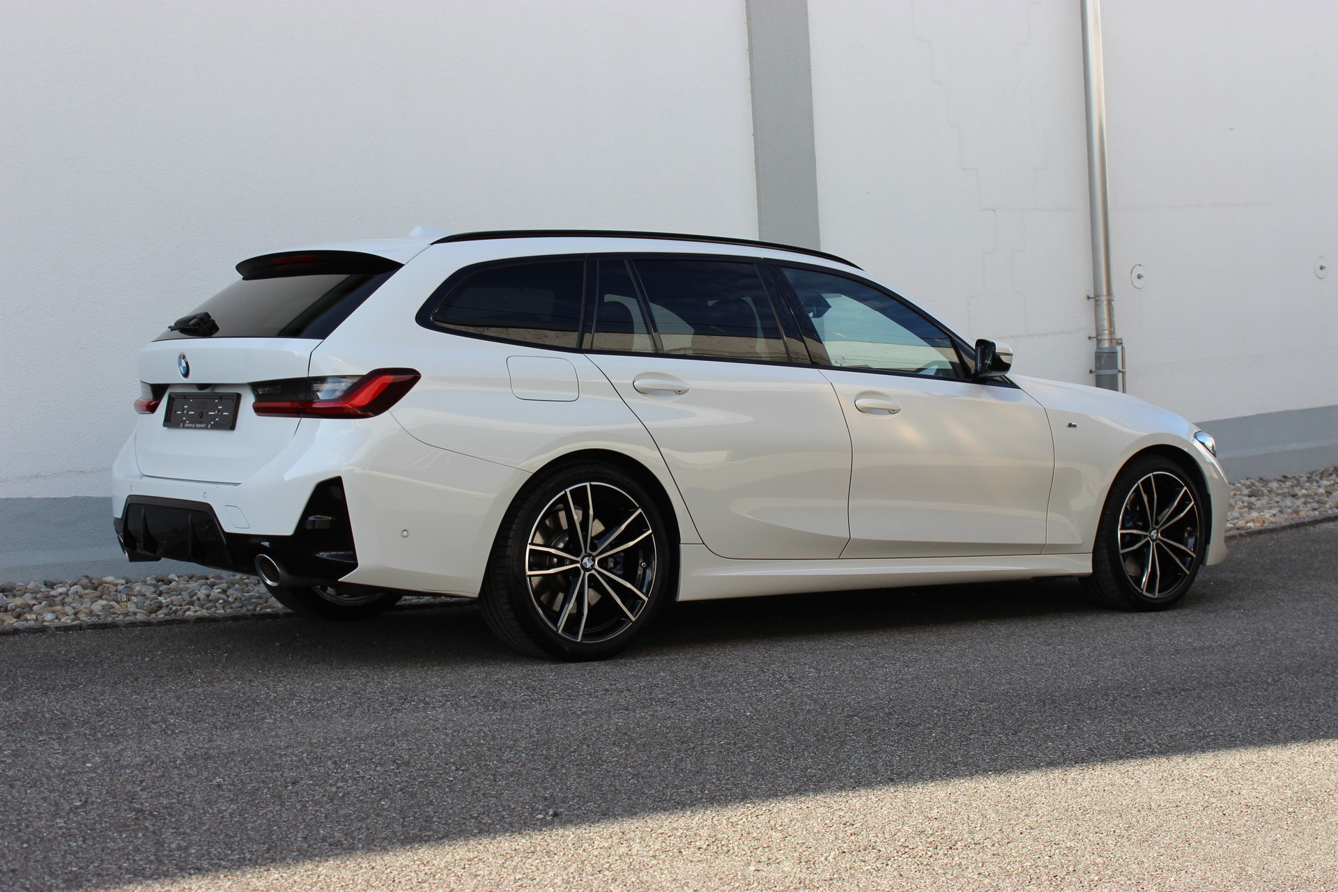 BMW 330i Touring xDrive M SPORTPAKET-showroom-element-2
