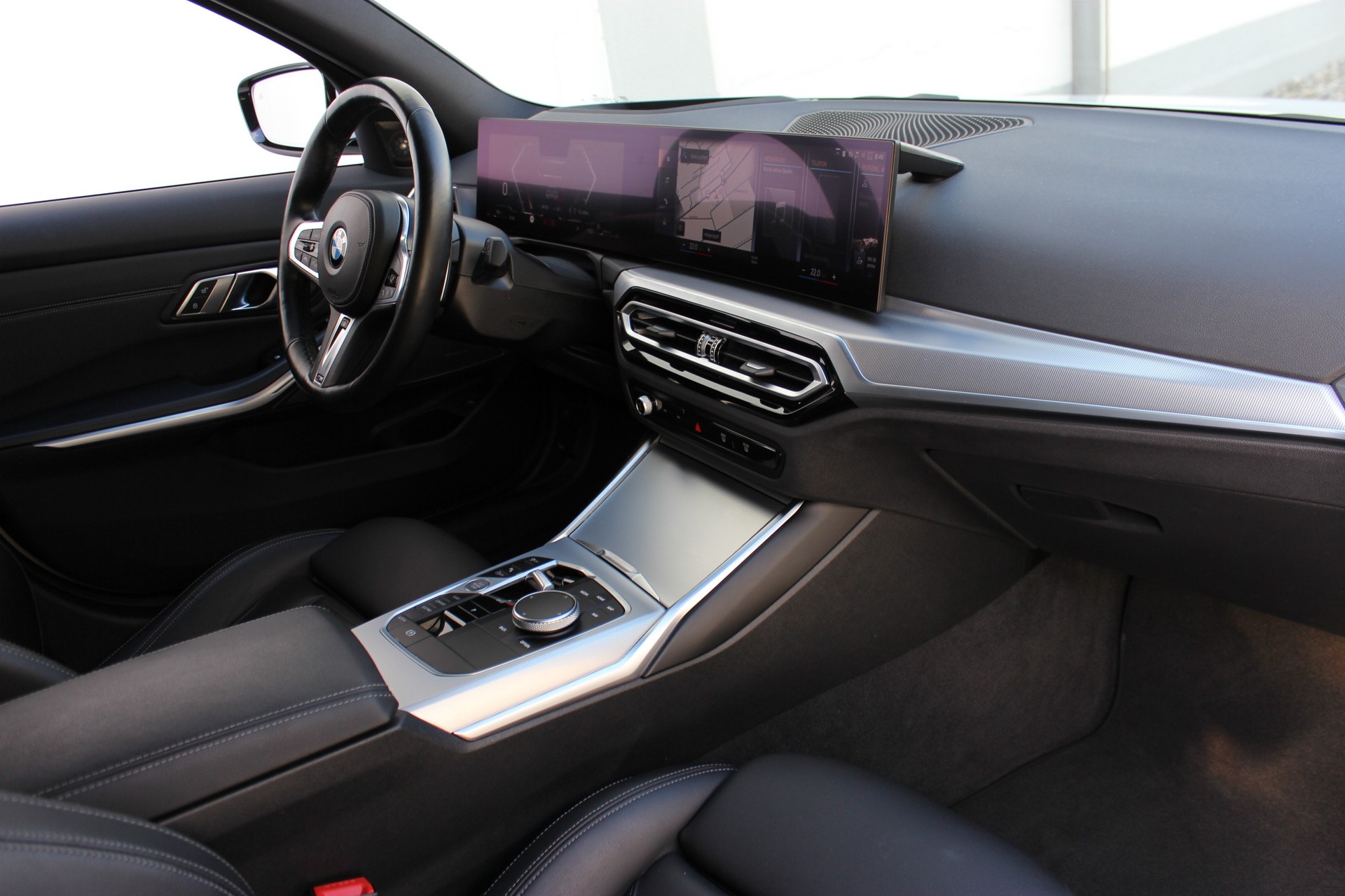 BMW 330i Touring xDrive M SPORTPAKET-showroom-element-1