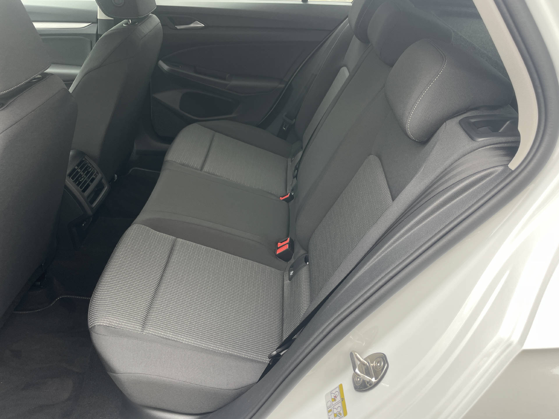 VW Golf VIII 1.5 eTSI Value DSG-image-9