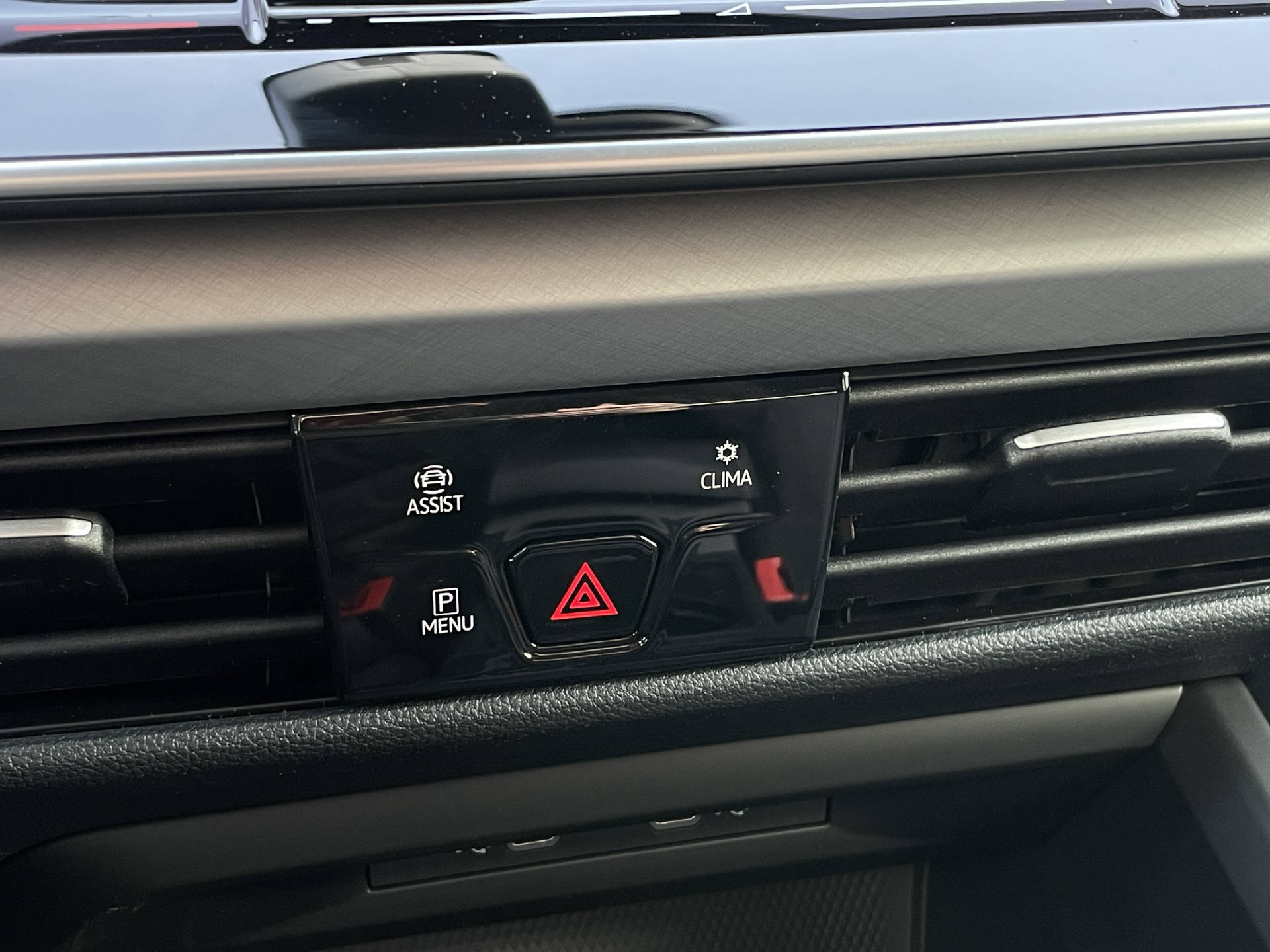 VW Golf VIII 1.5 eTSI Value DSG-image-14