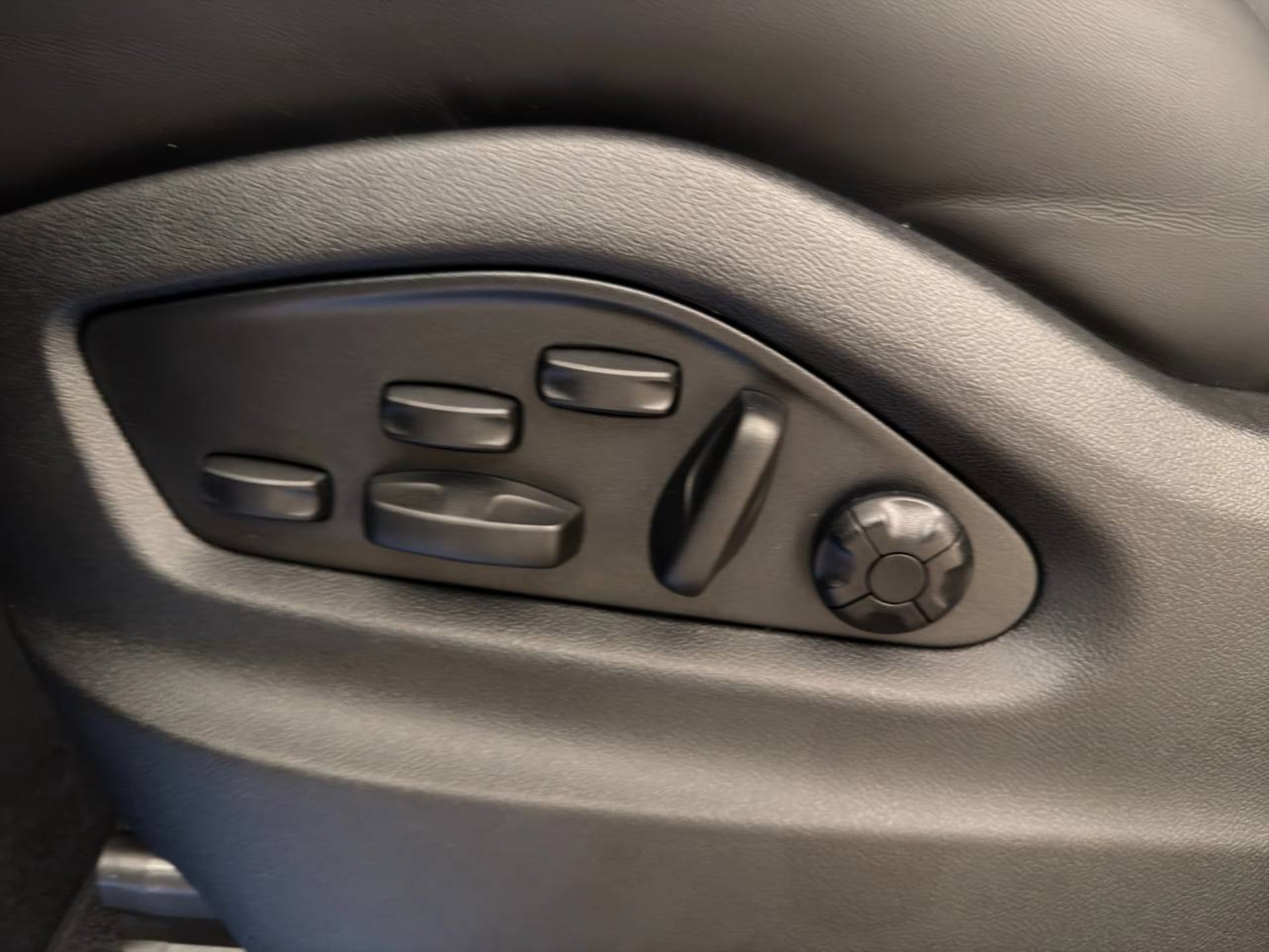 PORSCHE Cayenne Turbo E-Hybrid Coupé mit GT-Paket-image-19