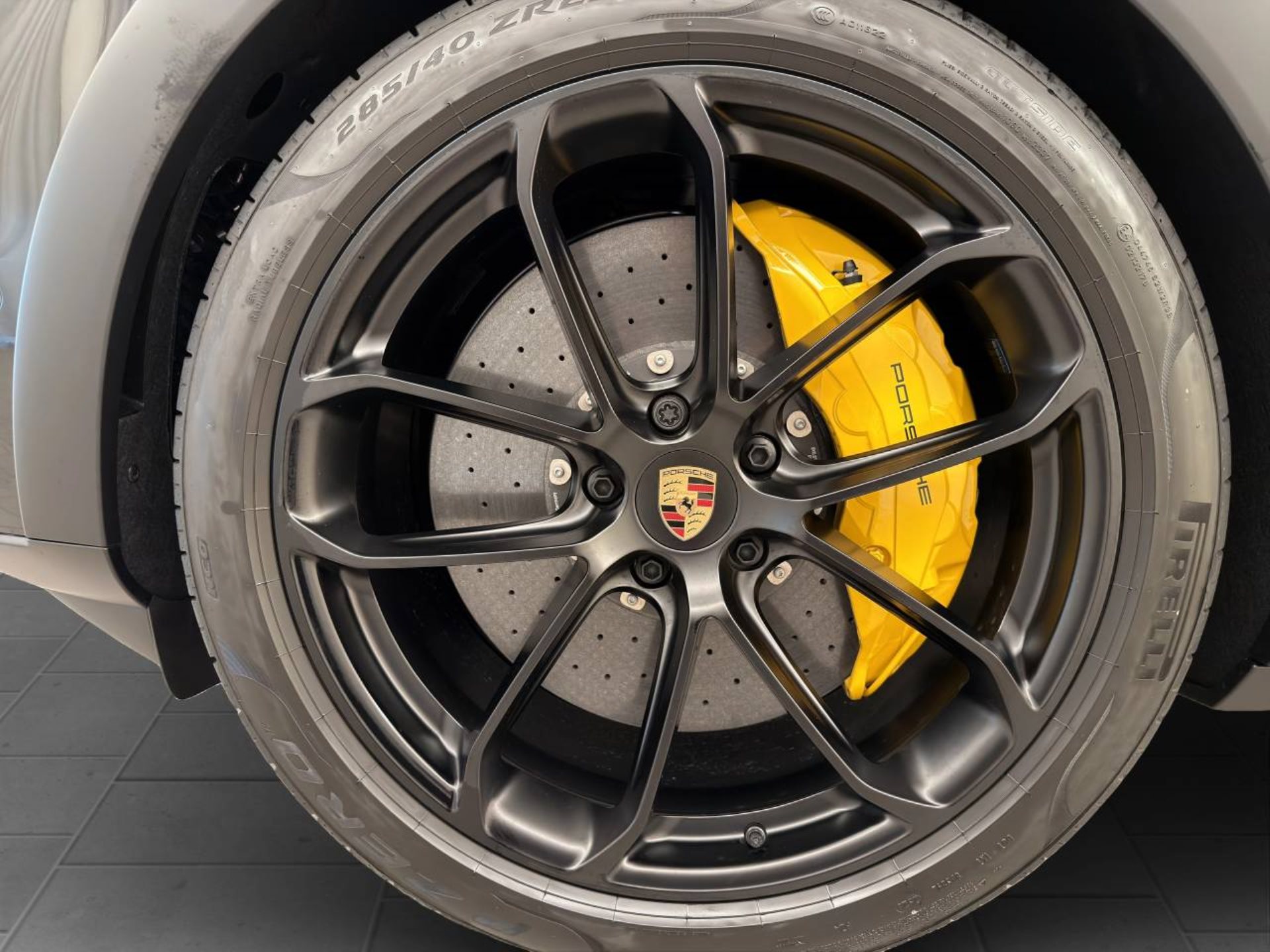 PORSCHE Cayenne Turbo E-Hybrid Coupé mit GT-Paket-image-11
