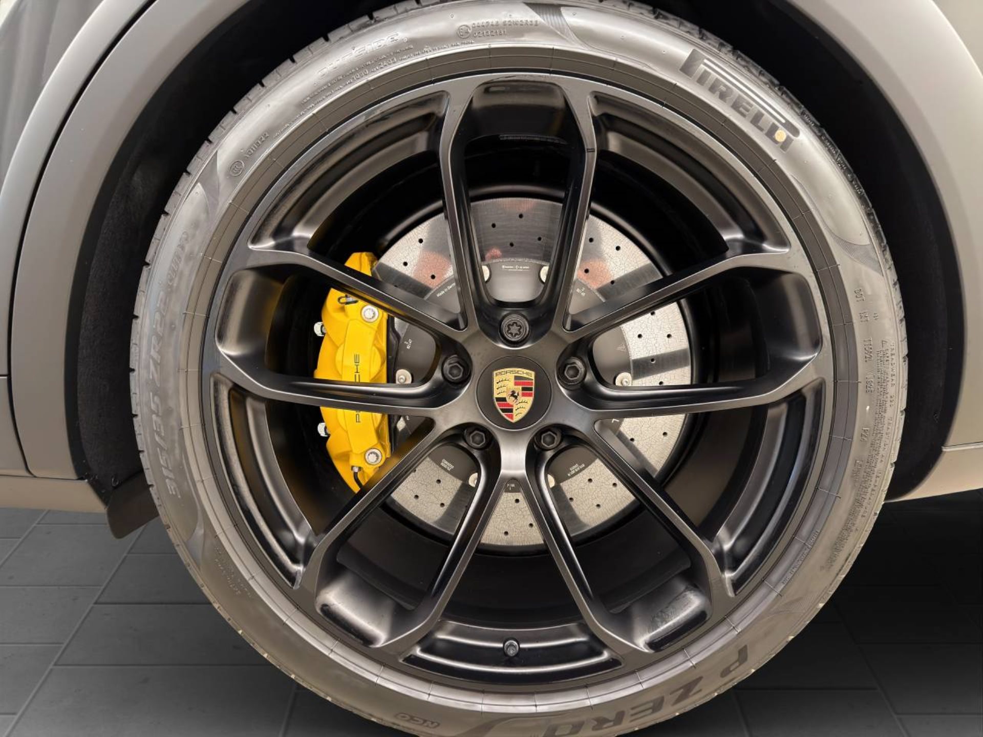 PORSCHE Cayenne Turbo E-Hybrid Coupé mit GT-Paket-image-10