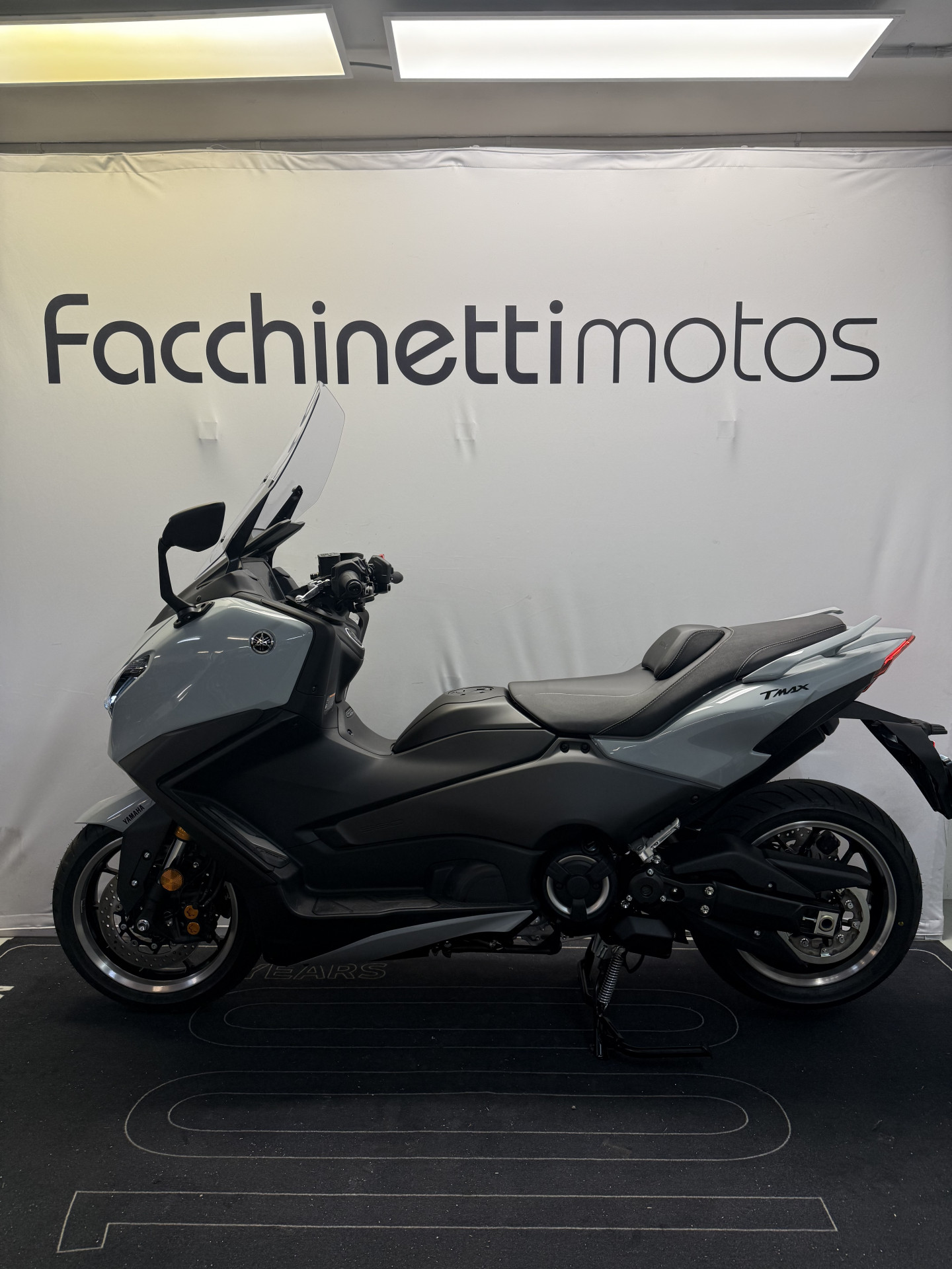 YAMAHA TMax 560 Tech Max-showroom-element-2