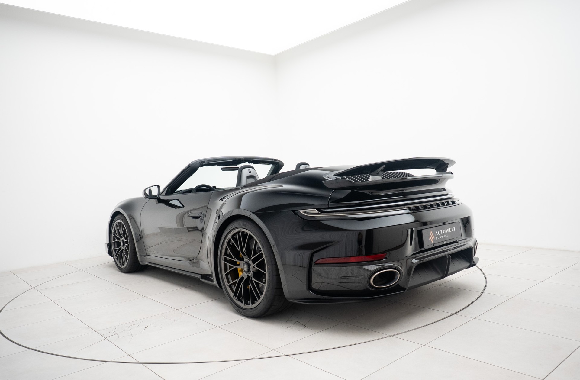 PORSCHE 911 Turbo S Cabriolet PDK-image-2