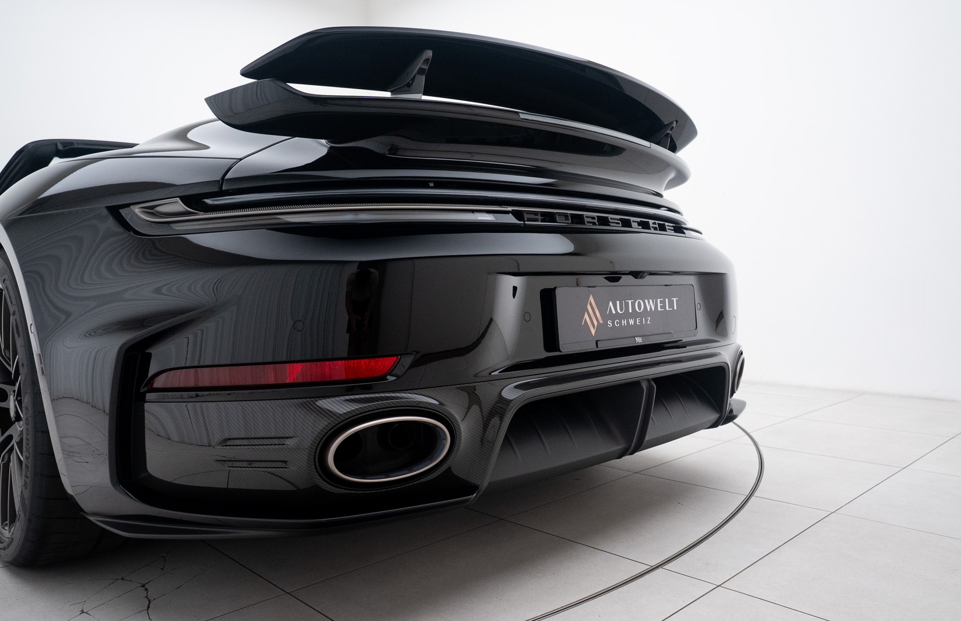 PORSCHE 911 Turbo S Cabriolet PDK-image-17