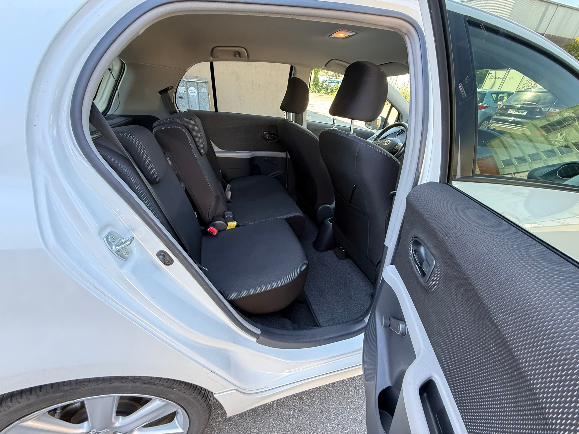 TOYOTA Yaris 1.8 TS *Klimaautomatik *Neue Hinterachse *Frisch ab MF *Isofix-image-13