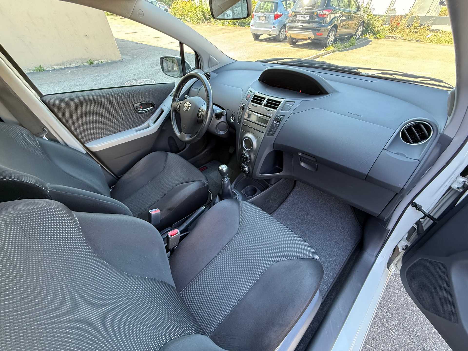 TOYOTA Yaris 1.8 TS *Klimaautomatik *Neue Hinterachse *Frisch ab MF *Isofix-image-15