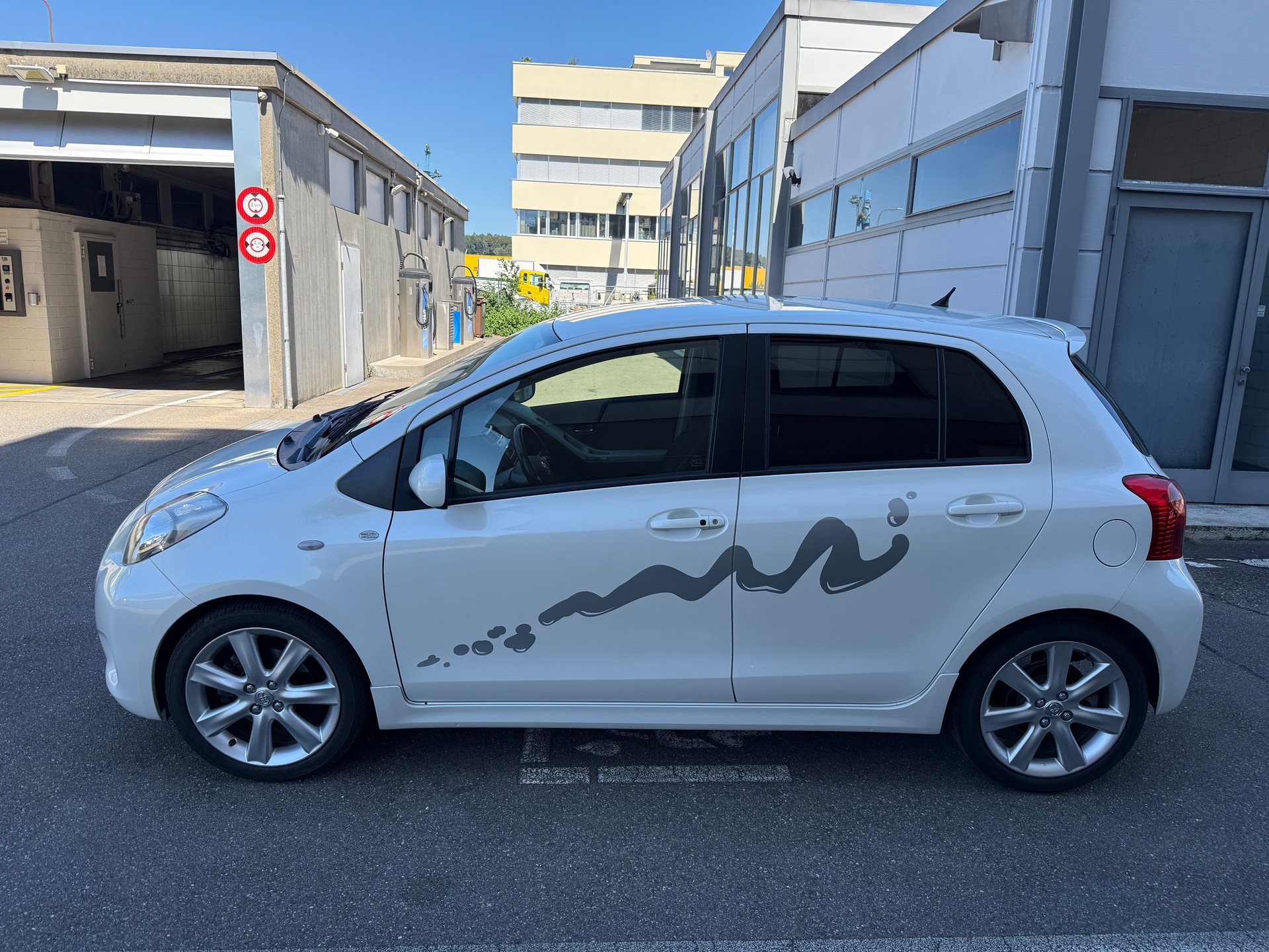 TOYOTA Yaris 1.8 TS *Klimaautomatik *Neue Hinterachse *Frisch ab MF *Isofix-image-6