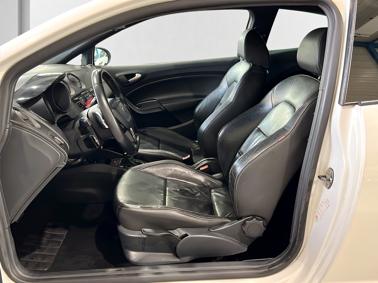 SEAT Ibiza SC 1.4 TSI Cupra R210 Swiss Racing DSG**FR,CH Auslieferung,Tempomat,Frisch ab MFK**-image-7