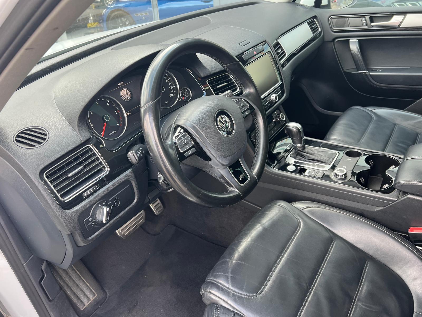 VW Touareg 3.0 TDI BlueMotion Technology Tiptronic-image-18