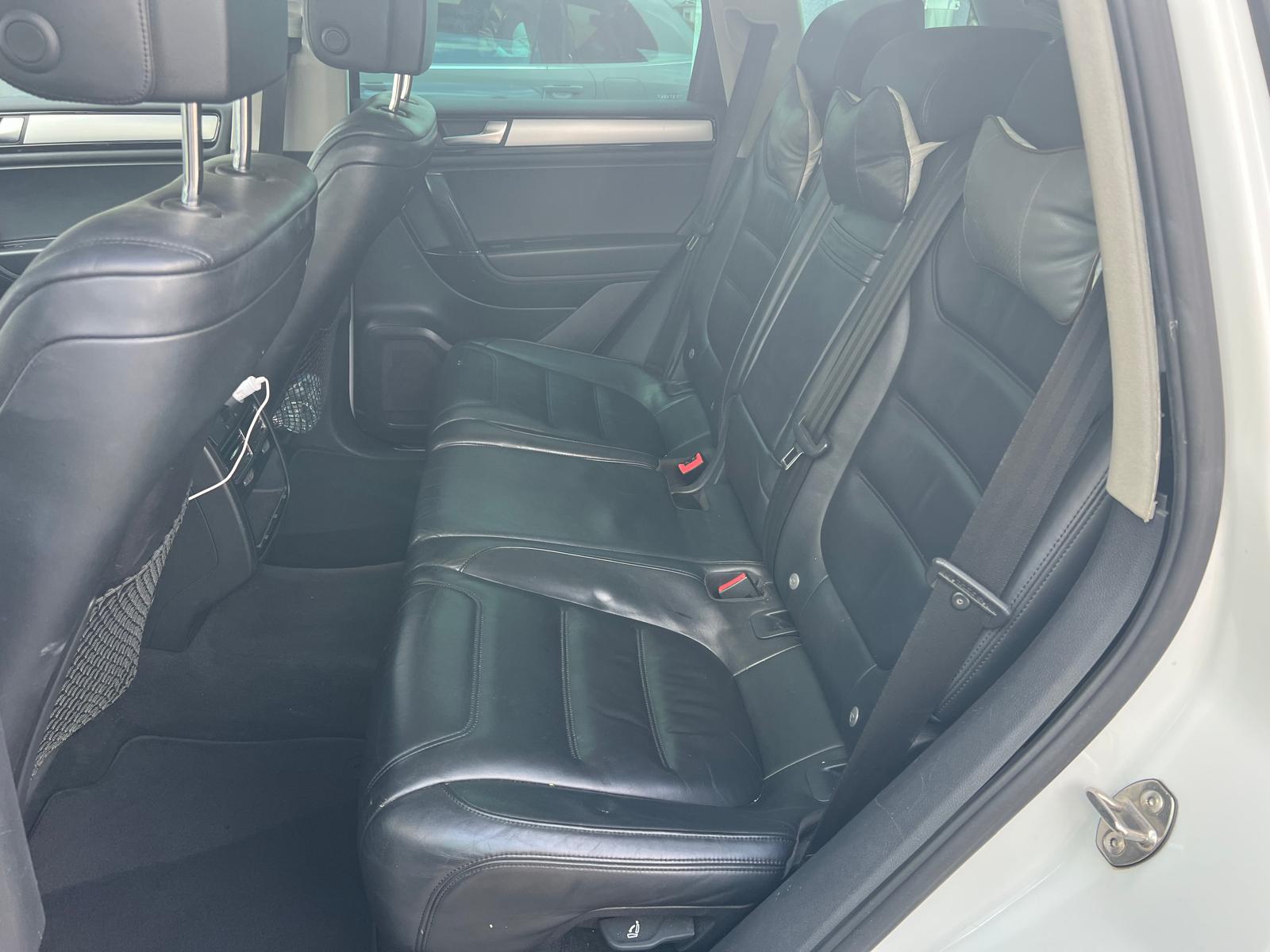 VW Touareg 3.0 TDI BlueMotion Technology Tiptronic-image-9