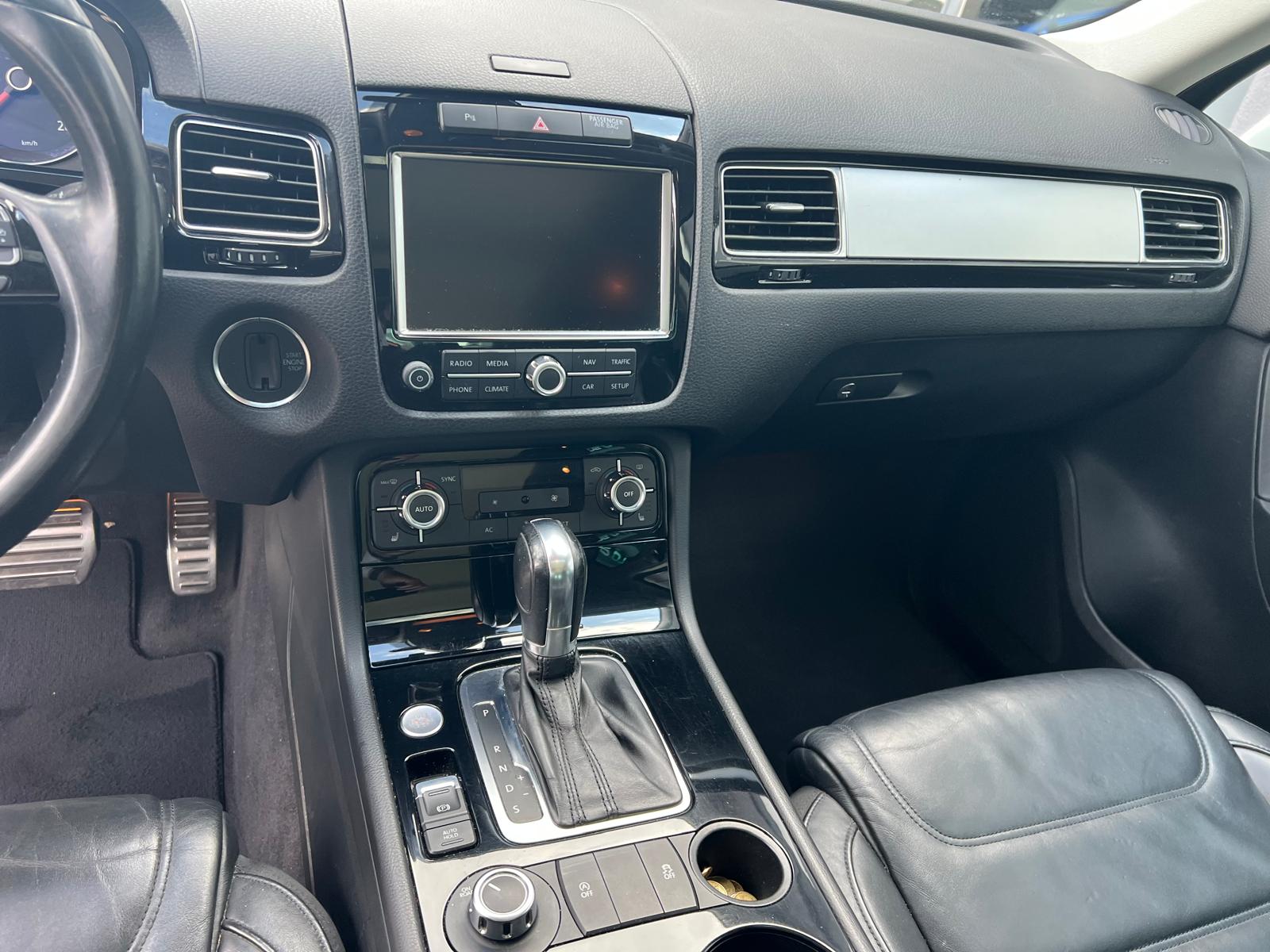 VW Touareg 3.0 TDI BlueMotion Technology Tiptronic-image-10