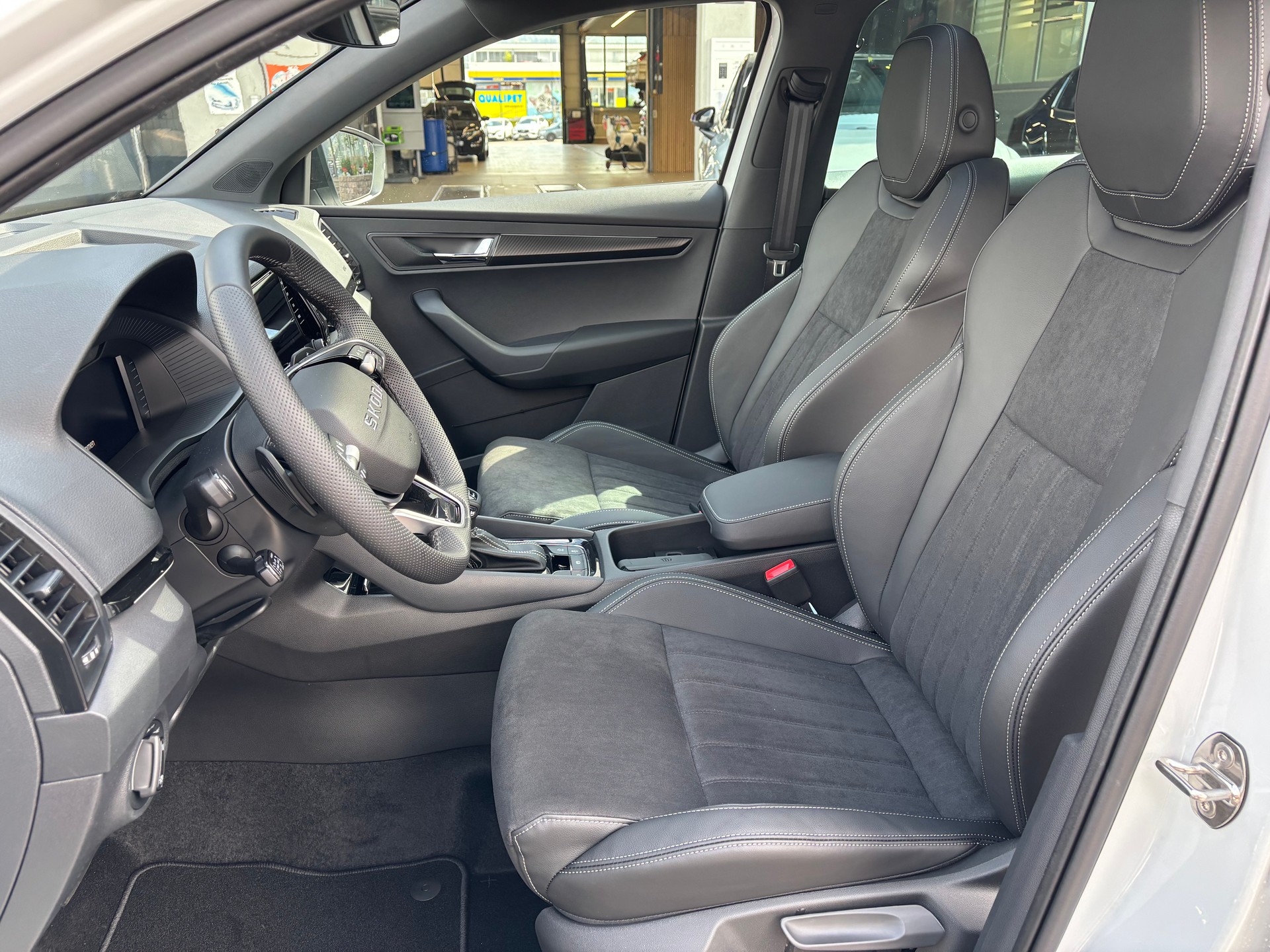 SKODA Karoq 2.0 TSI SportLine 4x4 DSG-image-10