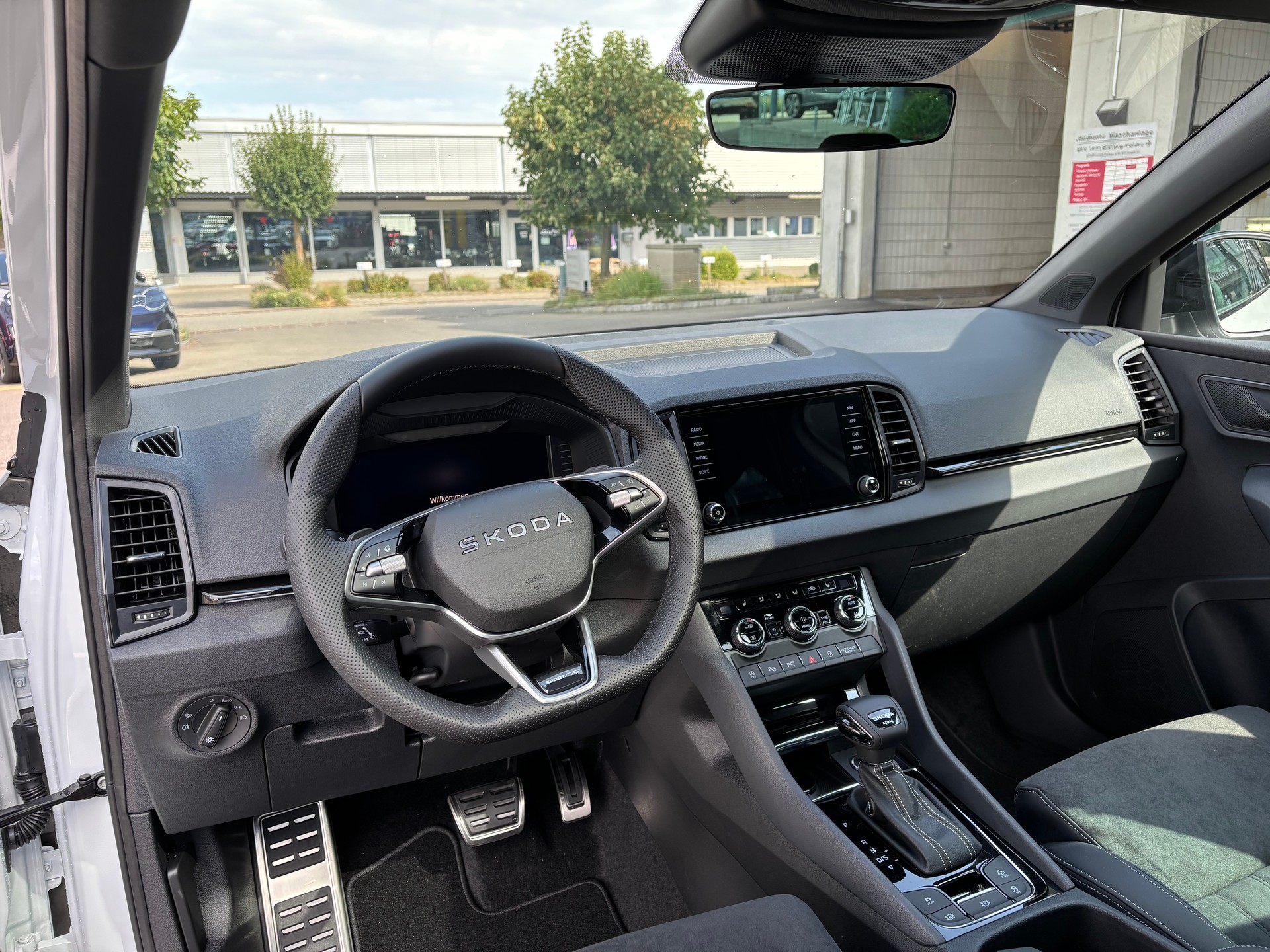 SKODA Karoq 2.0 TSI SportLine 4x4 DSG-image-12