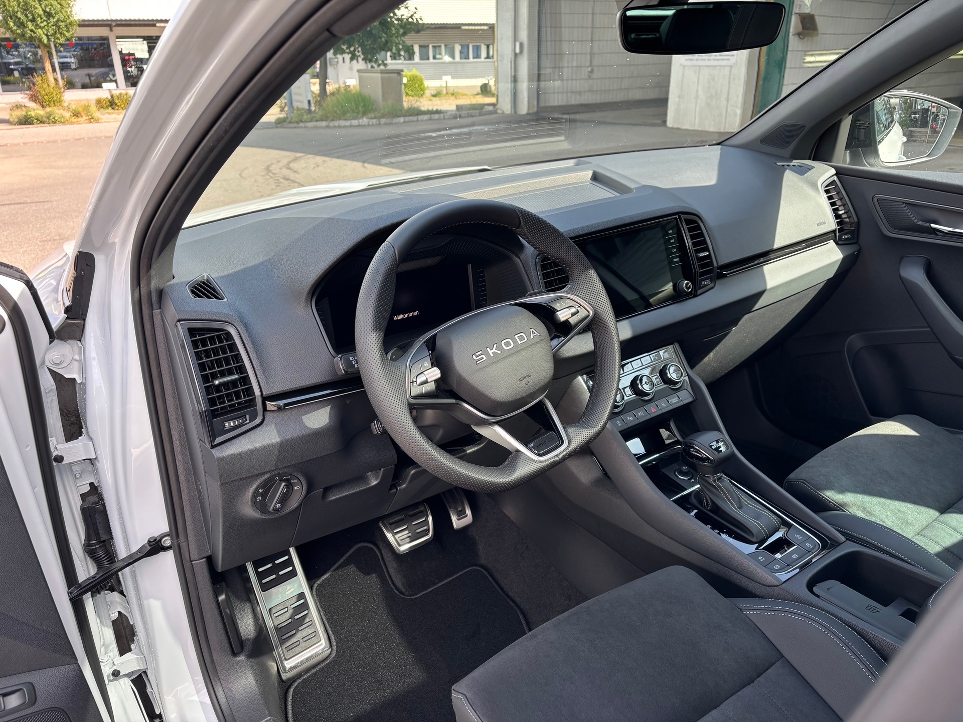 SKODA Karoq 2.0 TSI SportLine 4x4 DSG-image-11