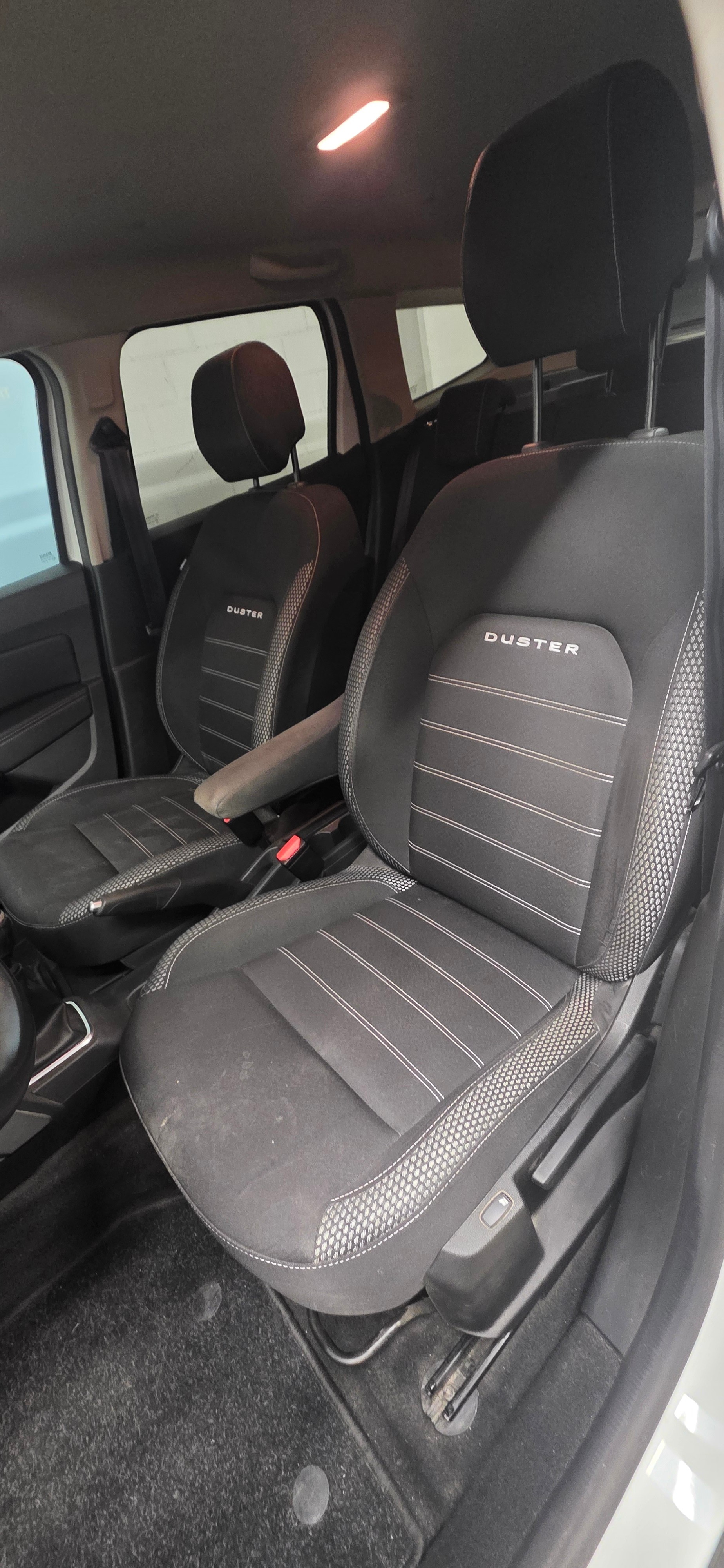 DACIA Duster dCi 115 Prestige 4x4-image-9