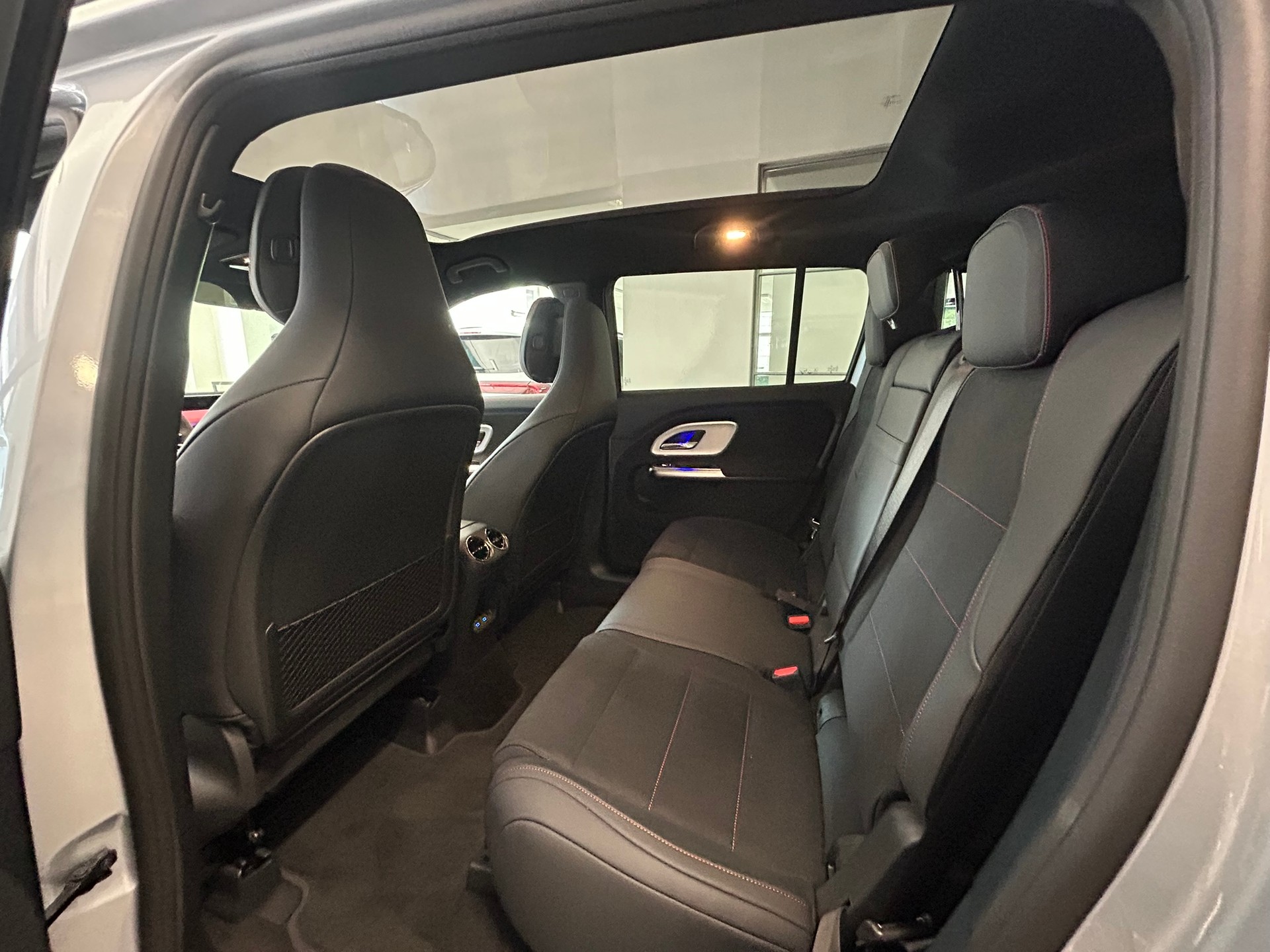 MERCEDES-BENZ GLB 350 EQ 4Matic AMG Line-image-11
