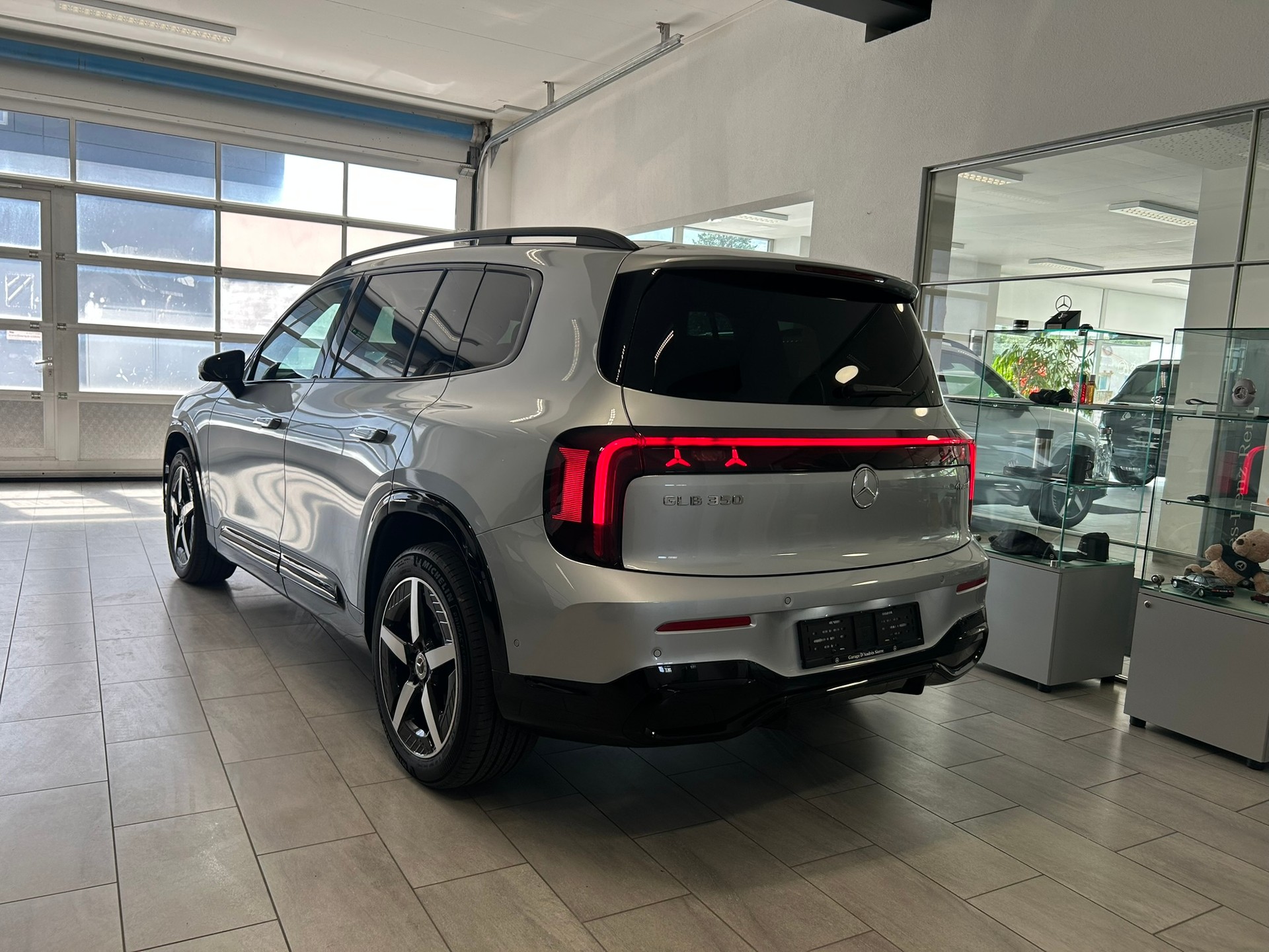 MERCEDES-BENZ GLB 350 EQ 4Matic AMG Line-image-4