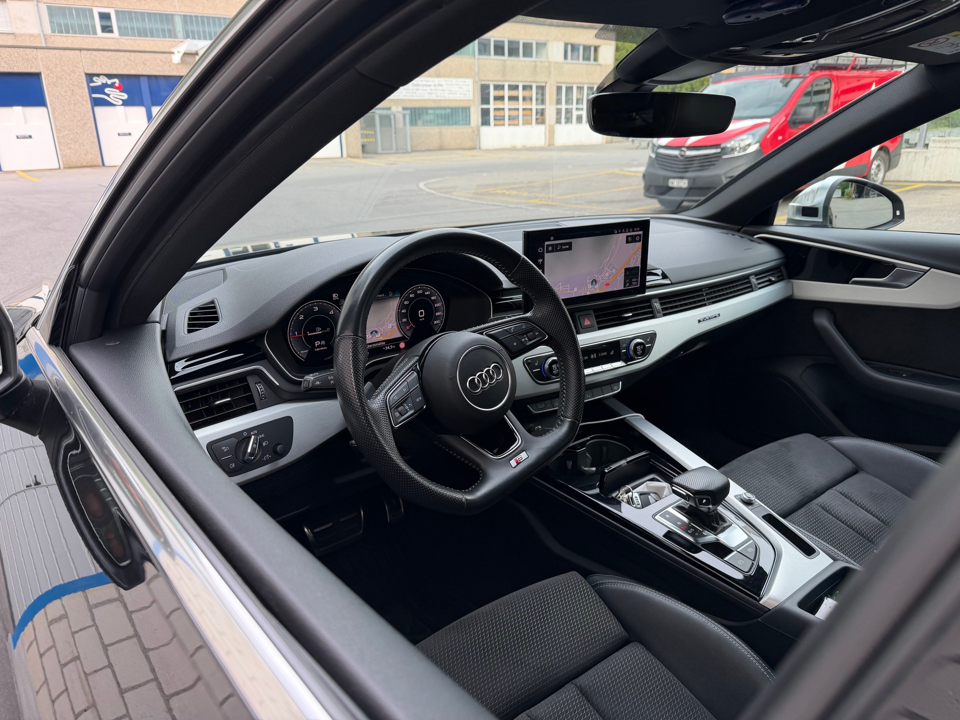AUDI 2.0 40 TDI Attraction quattro S-Tronic-image-5