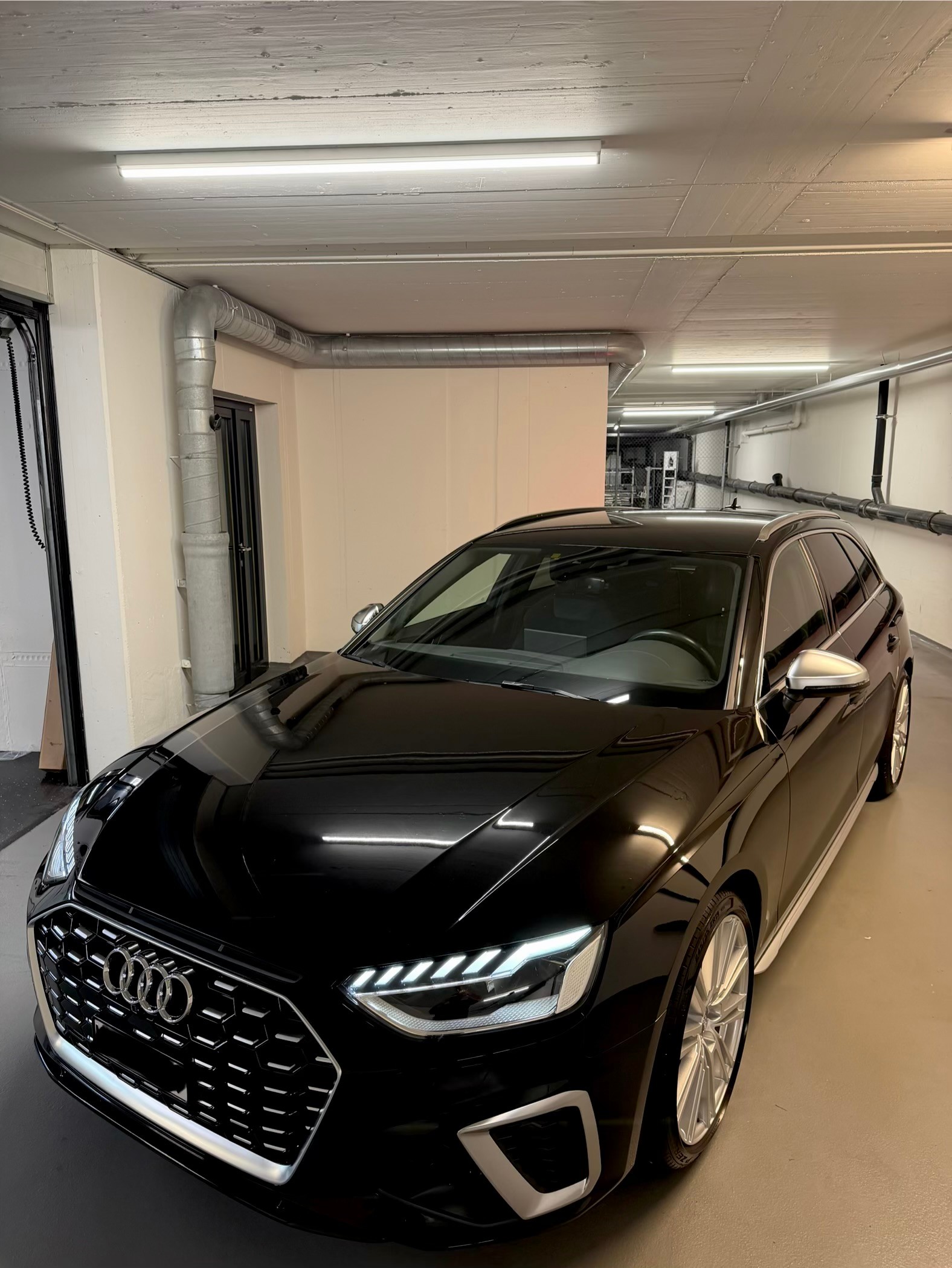 AUDI 2.0 40 TDI Attraction quattro S-Tronic-image-1