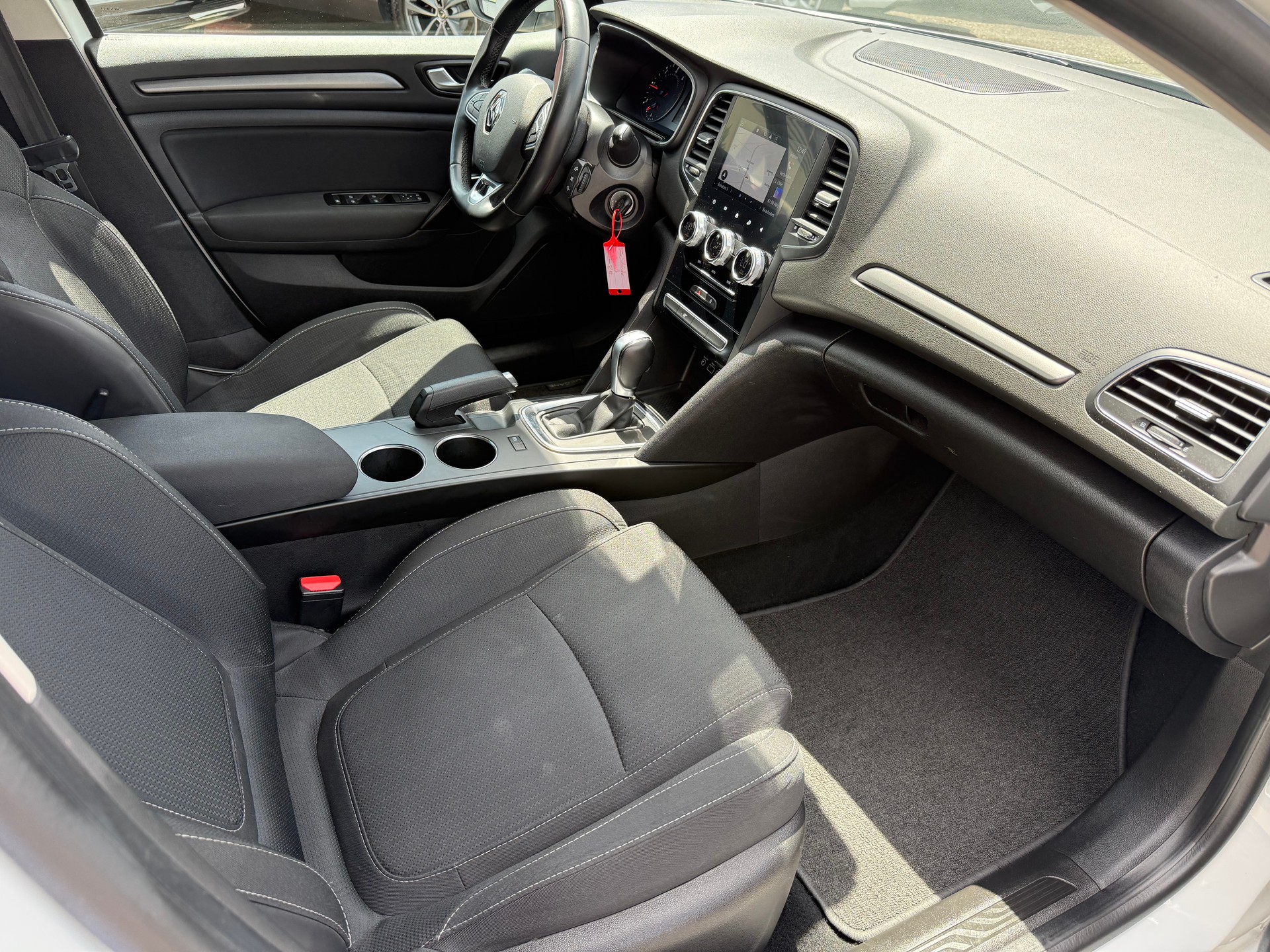 RENAULT Mégane Grandtour 1.5 dCi Business EDC-image-9